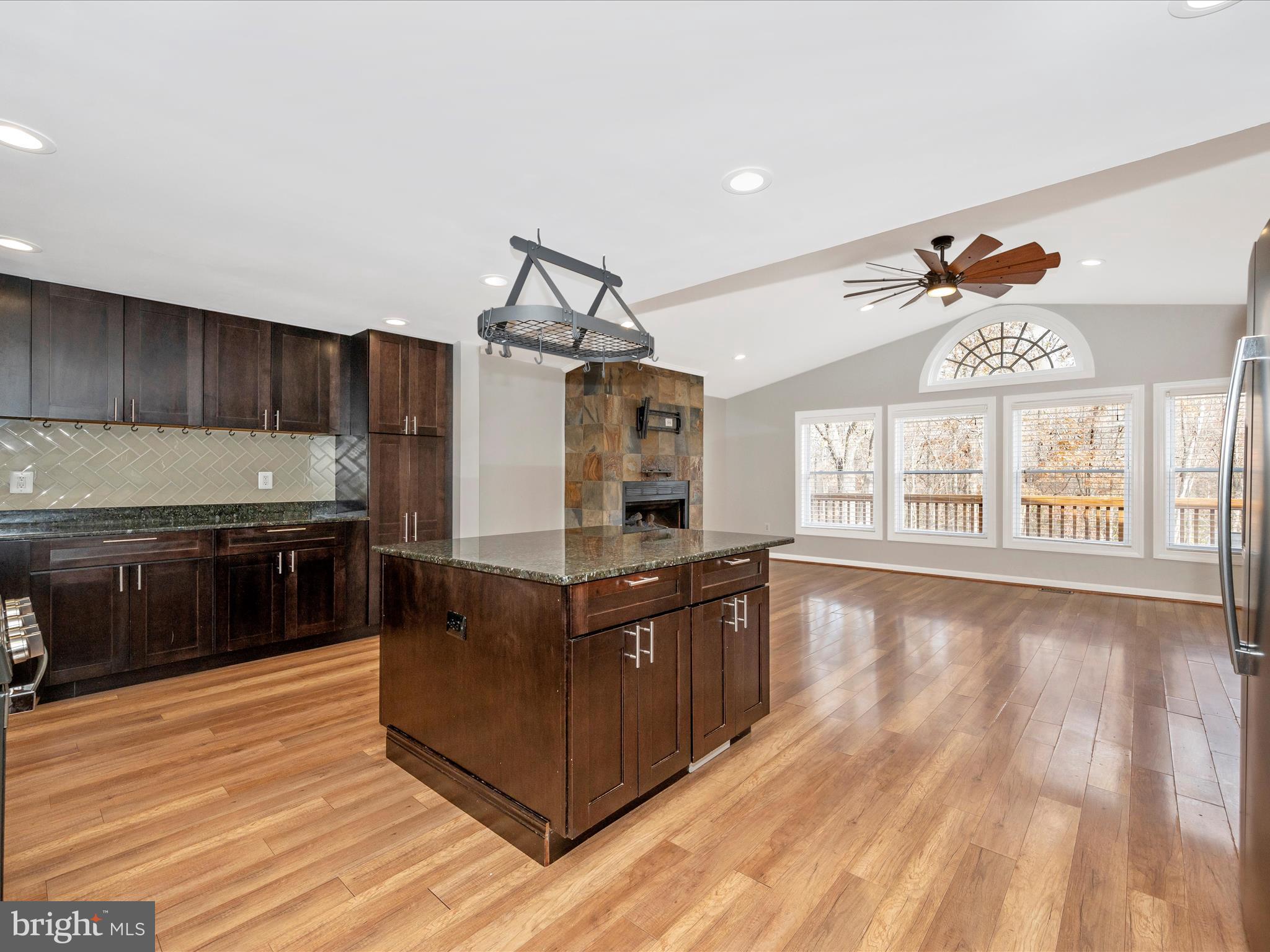 POOLESVILLE - Residential