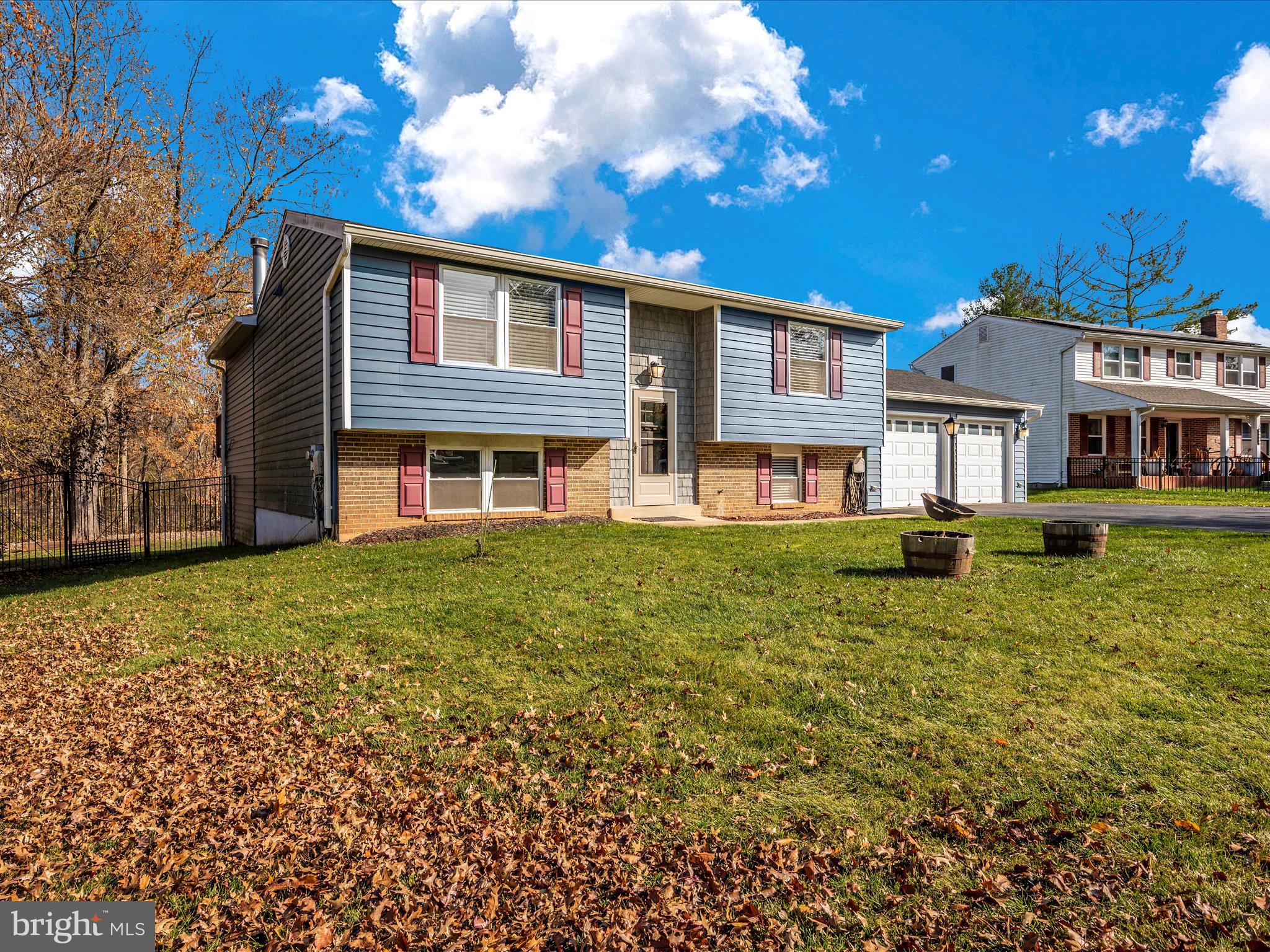 POOLESVILLE - Residential