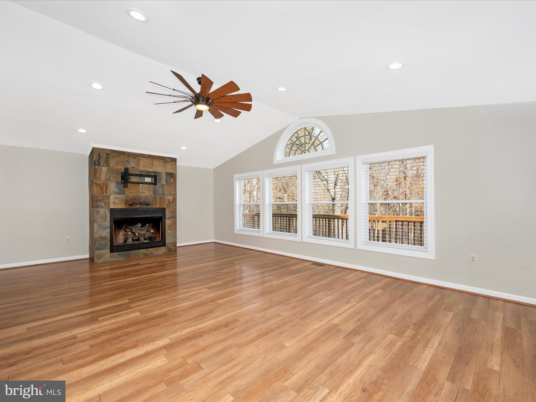 POOLESVILLE - Residential