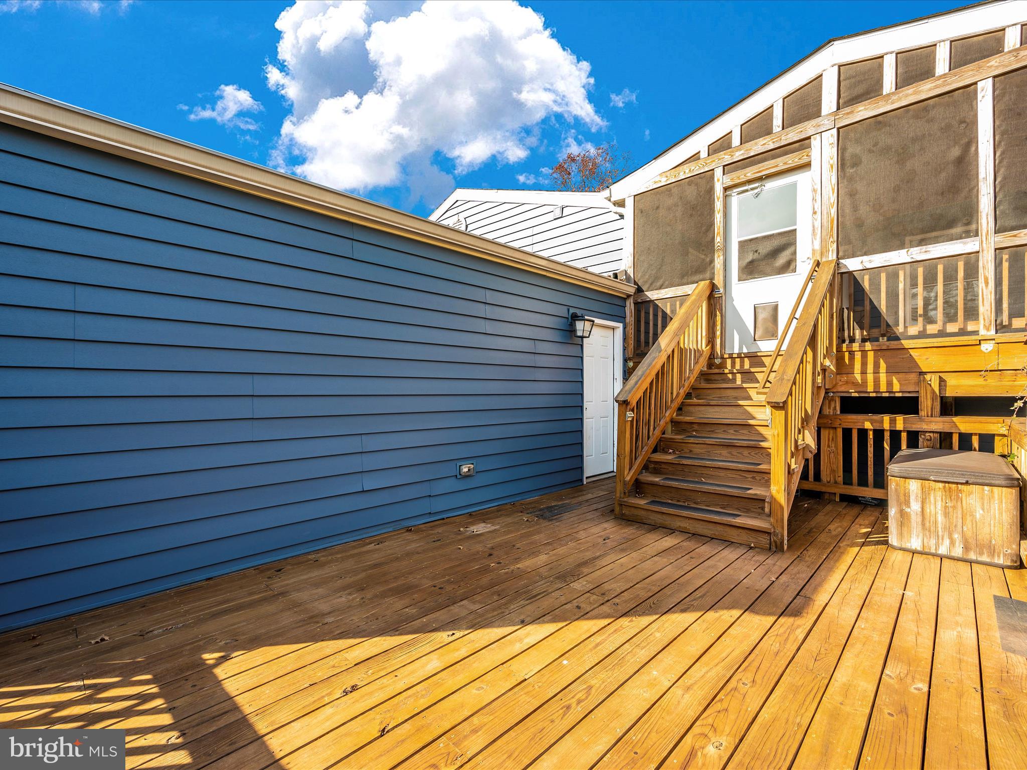 POOLESVILLE - Residential