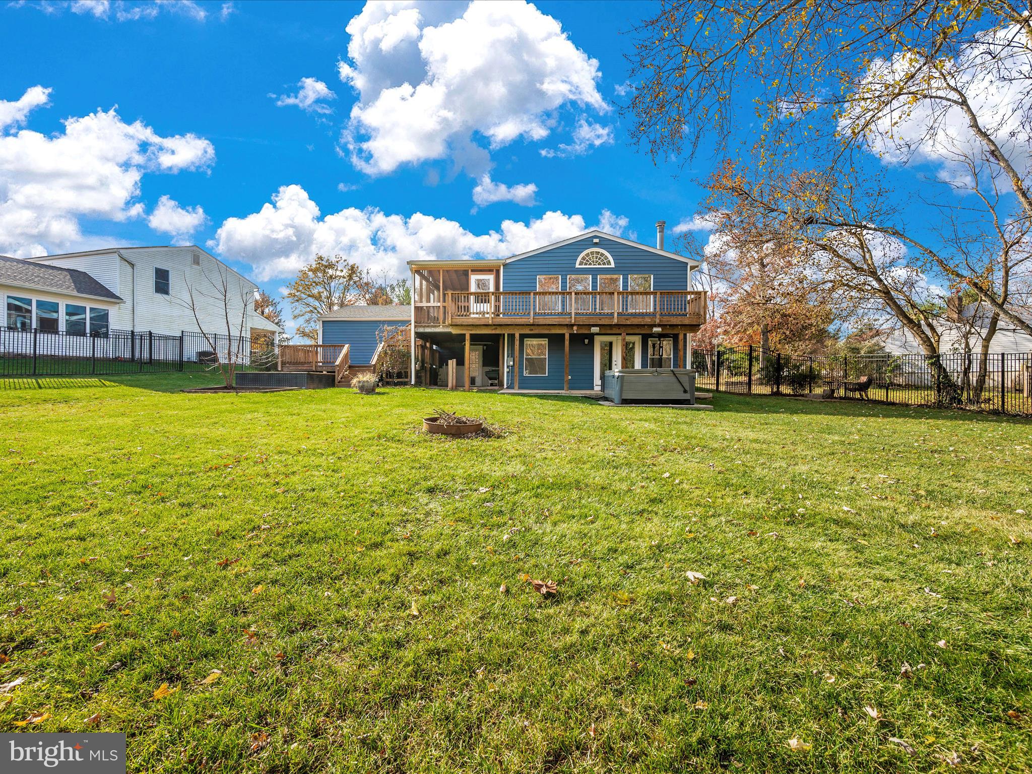 POOLESVILLE - Residential