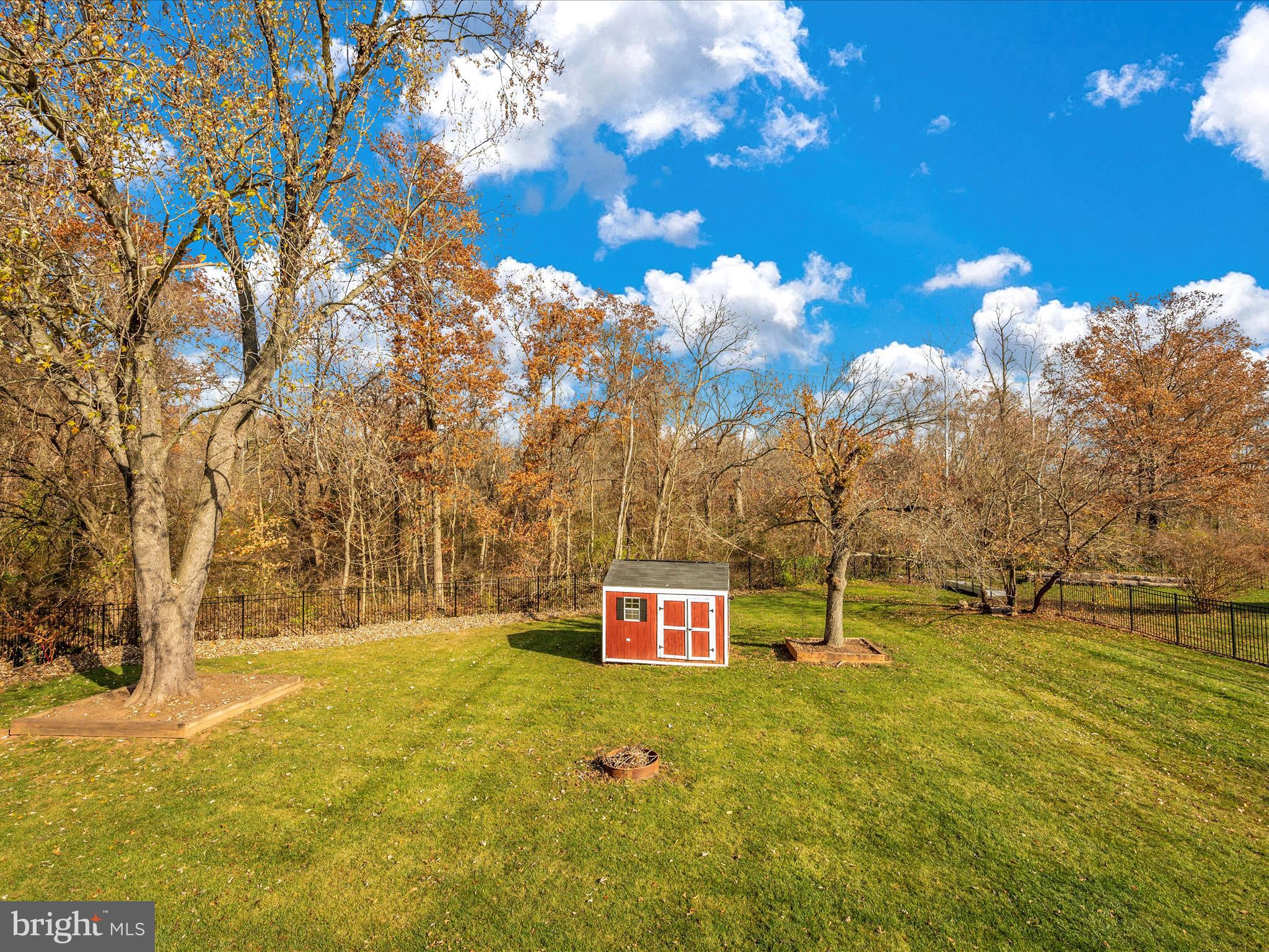 POOLESVILLE - Residential