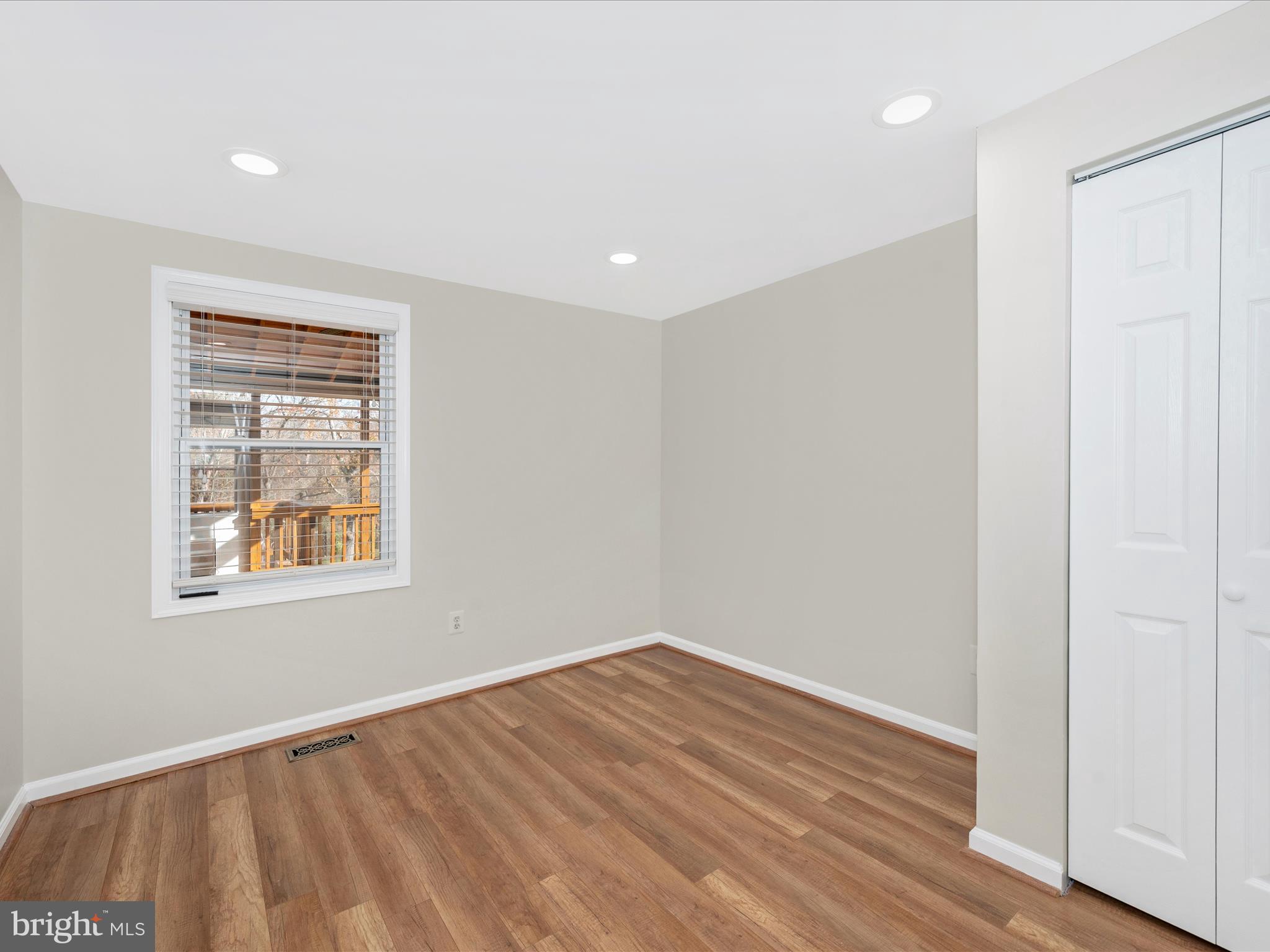 POOLESVILLE - Residential