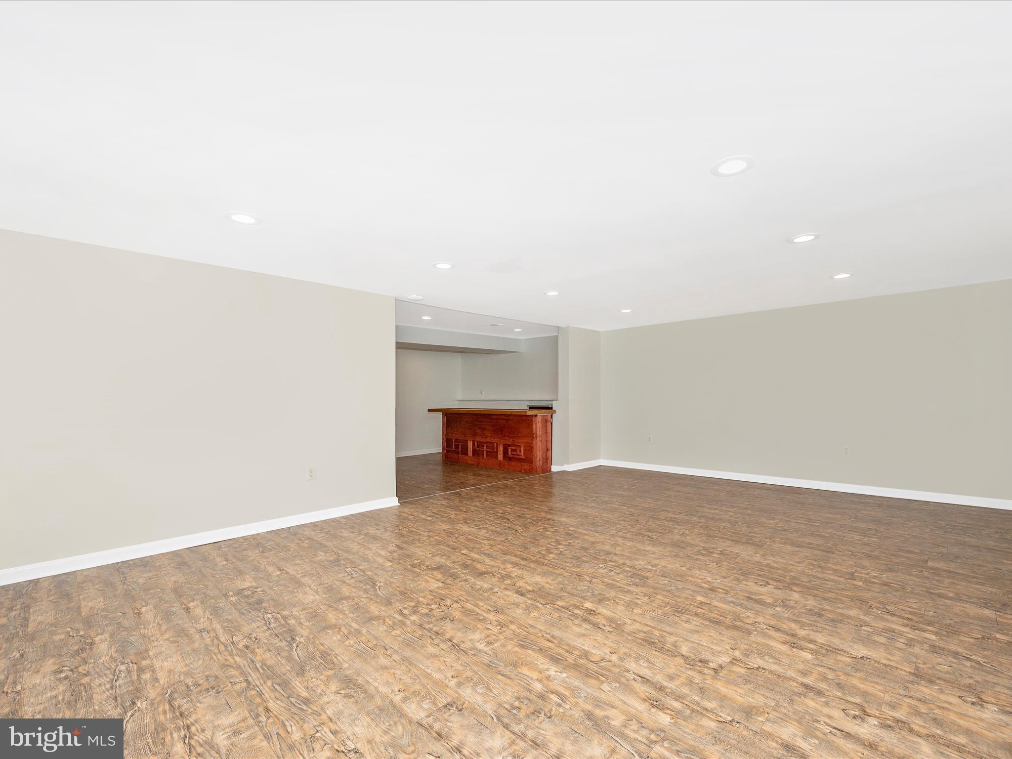 POOLESVILLE - Residential