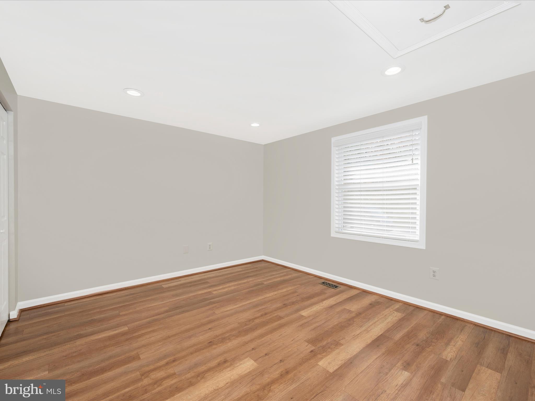 POOLESVILLE - Residential