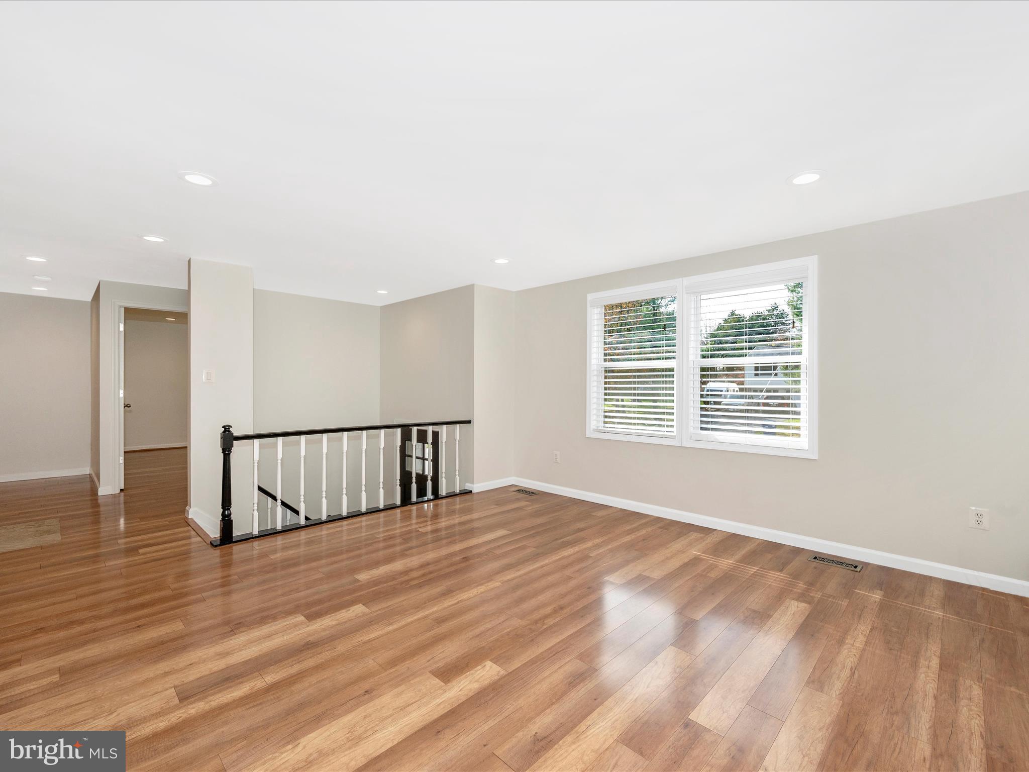 POOLESVILLE - Residential