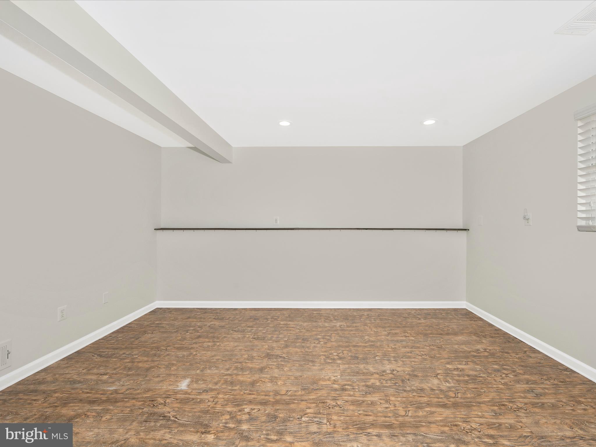 POOLESVILLE - Residential