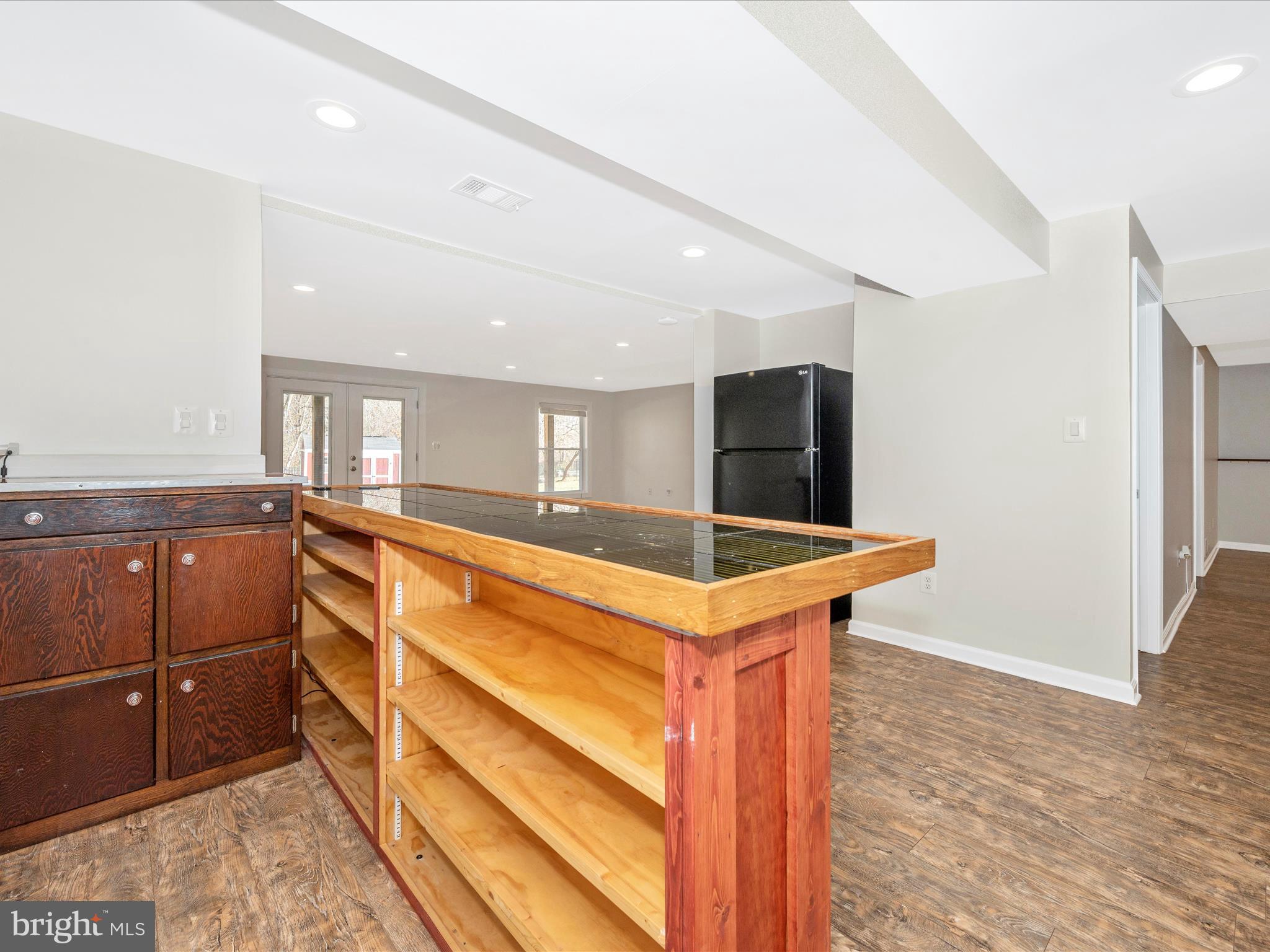 POOLESVILLE - Residential