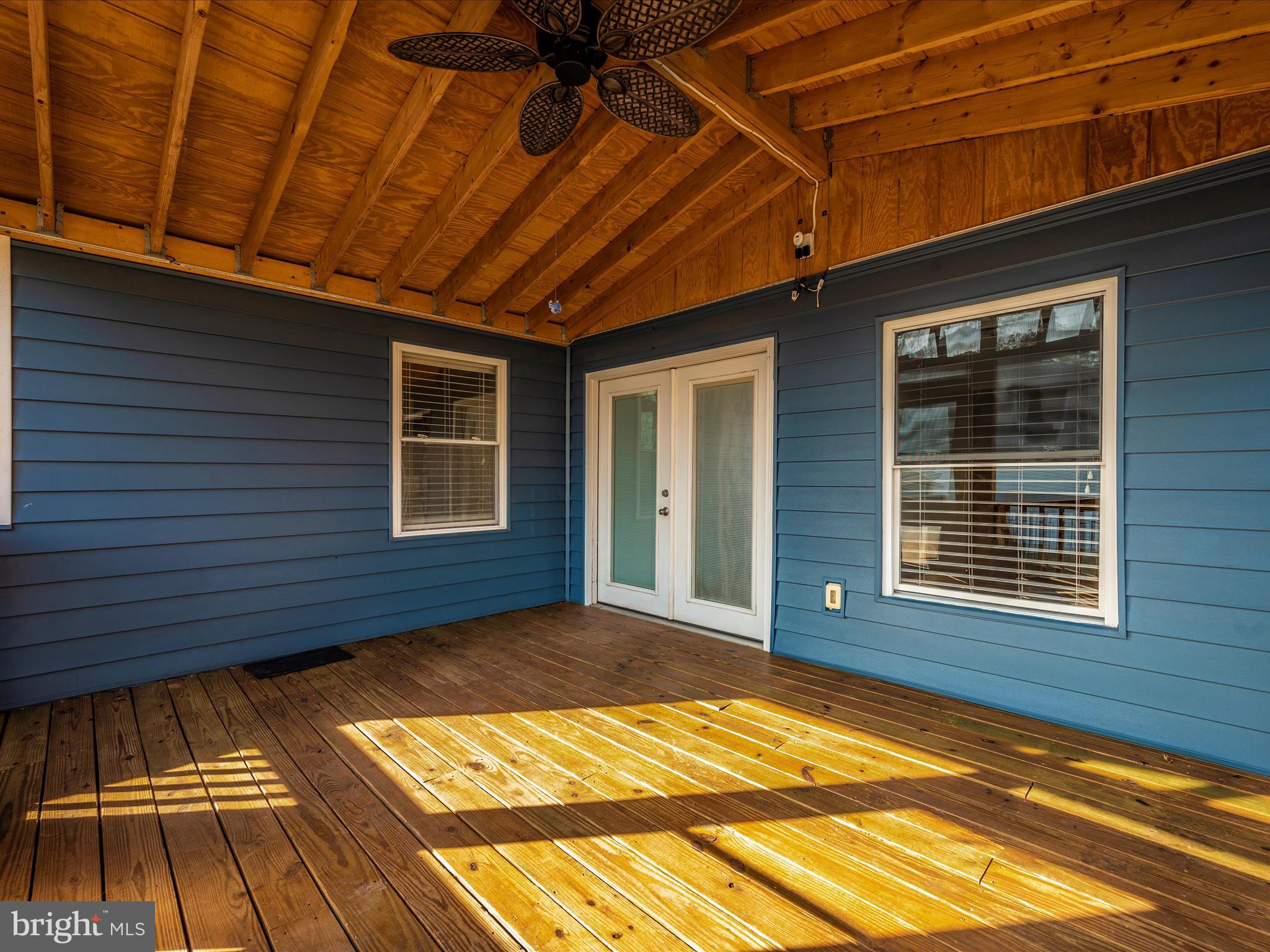 POOLESVILLE - Residential