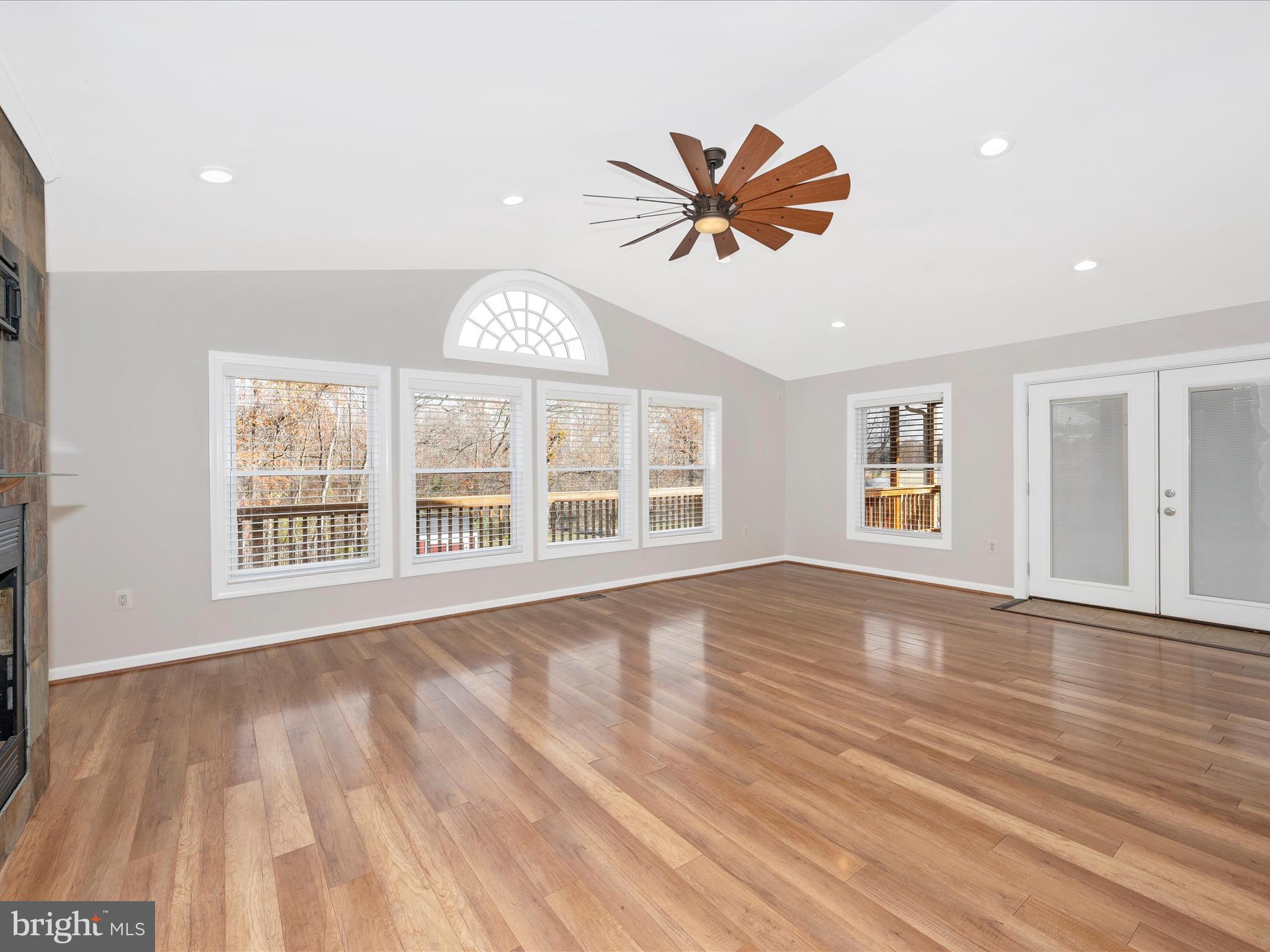 POOLESVILLE - Residential