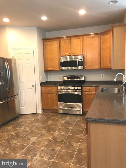 GARRISON WOODS - Residential Lease