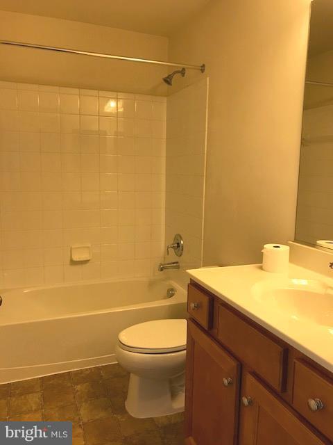 GARRISON WOODS - Residential Lease