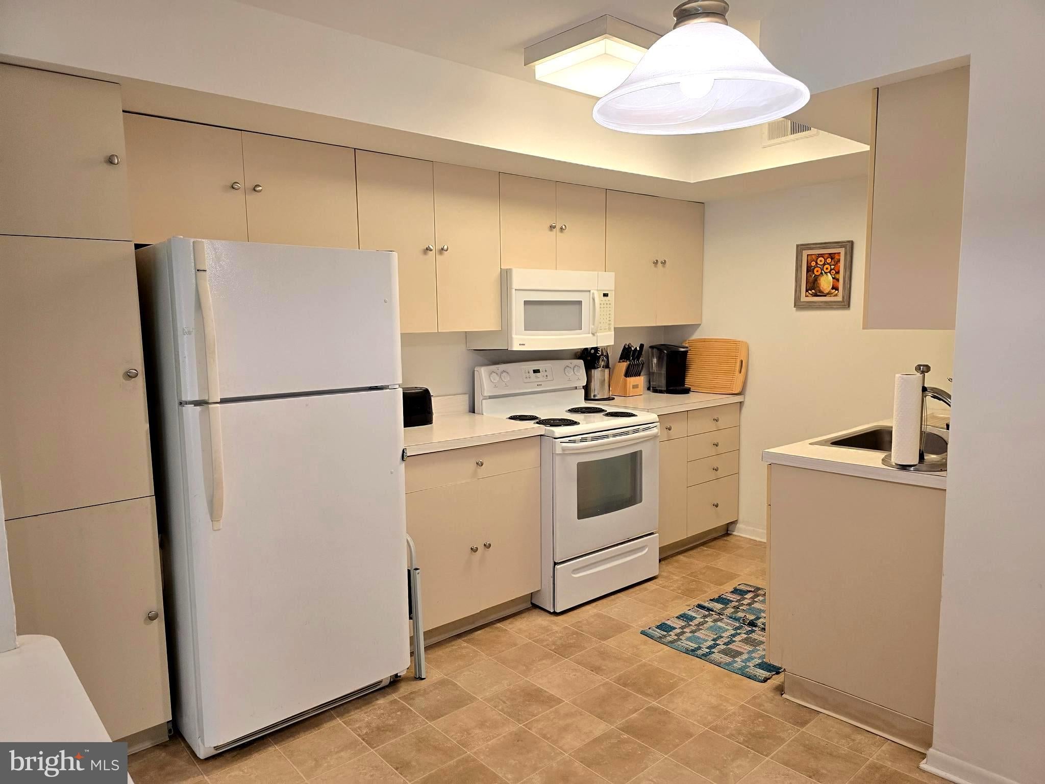 115 E KINGS HIGHWAY 406