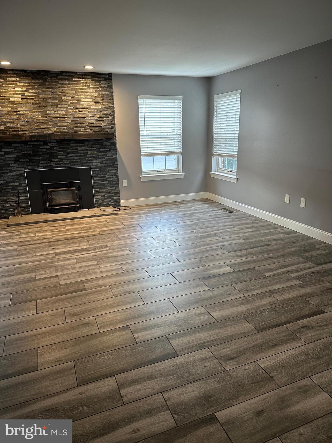 MEWS AT VALLEY FOR - Residential