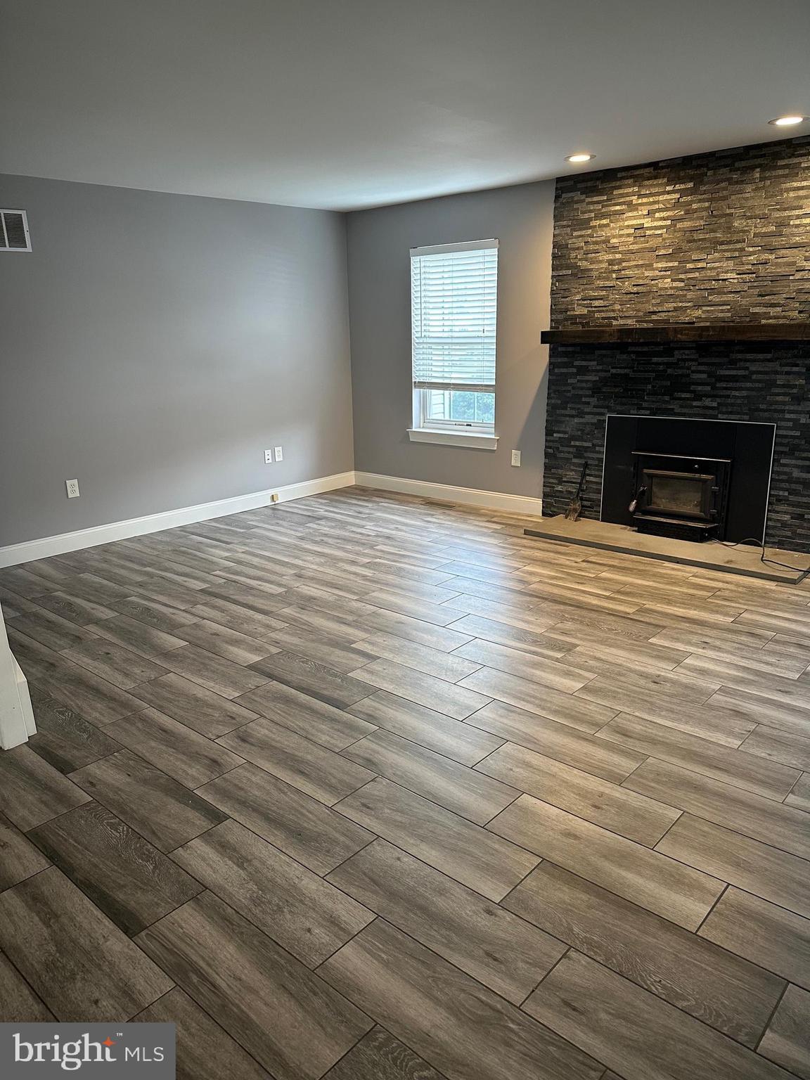 MEWS AT VALLEY FOR - Residential