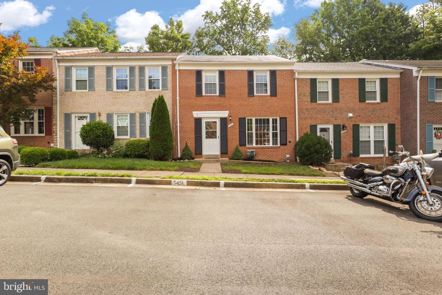 Sought after Danbury Forest! Peaceful neighborhood with lush common grounds, community pool, tot lots, and recreational & social events throughout the year. Plenty of parking throughout the community. Lovely Bedford model featuring gleaming hardwood floors throughout the main level. Neutral carpet & paint. The dining room offers sliding glass doors opening to the rear patio & level backyard with a privacy fence. Kitchen with granite counters and ample cabinet/counter space. Primary bedroom with cedar-lined, walk-in closet & full ensuite bathroom. The lower level features a spacious rec room, a powder room, and a storage/laundry area with a front-load washer & dryer. Great commuter location with easy access to Rolling Road VRE & Metro. Convenient to Braddock Rd, 495, 395, I-95, and the Pentagon express bus. Enjoy nearby Lake Accotink Park with miles of trails and a 100-acre lake. Plenty of shopping & dining nearby including the Springfield Town Center!