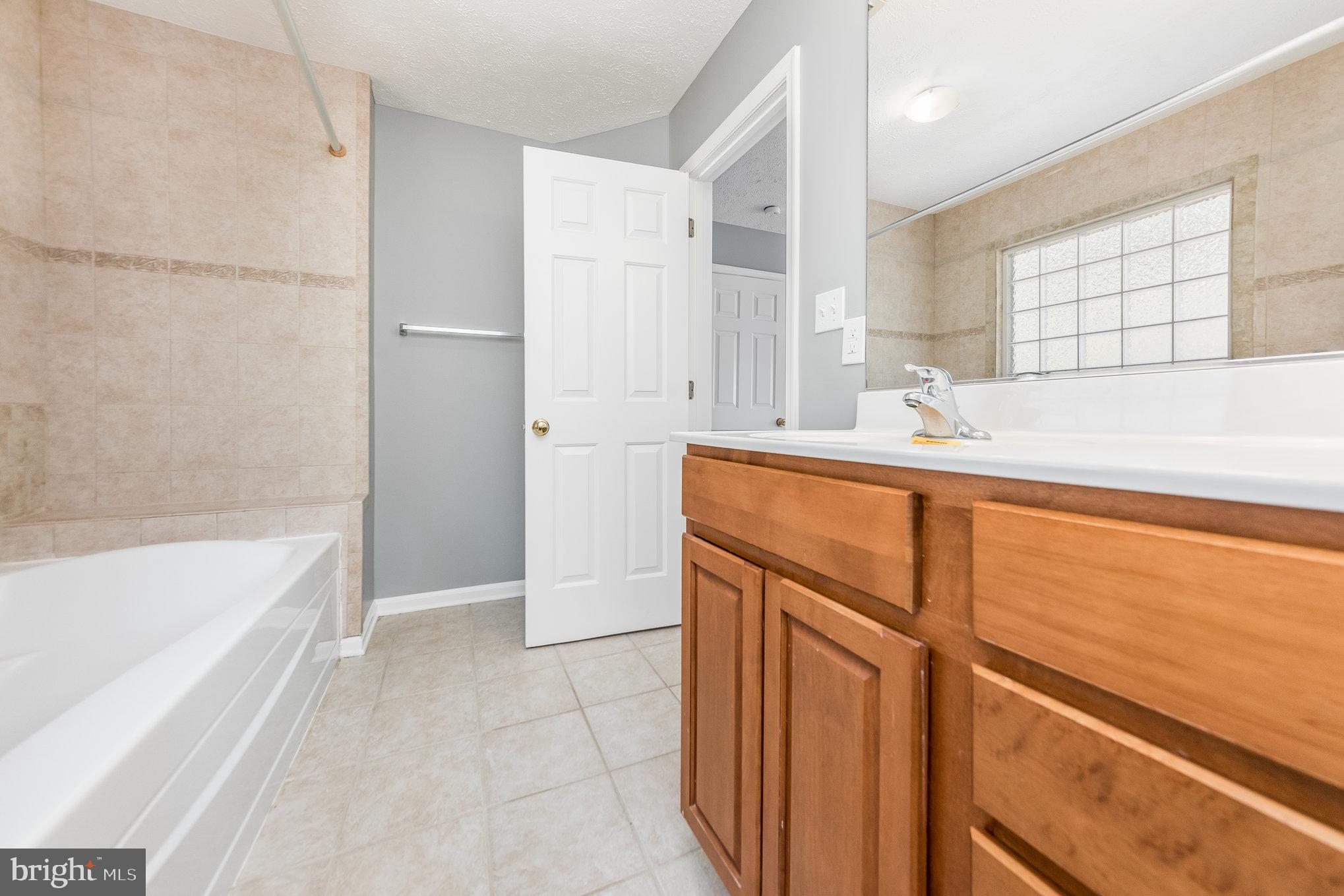 SIX LAKES WEST - Residential