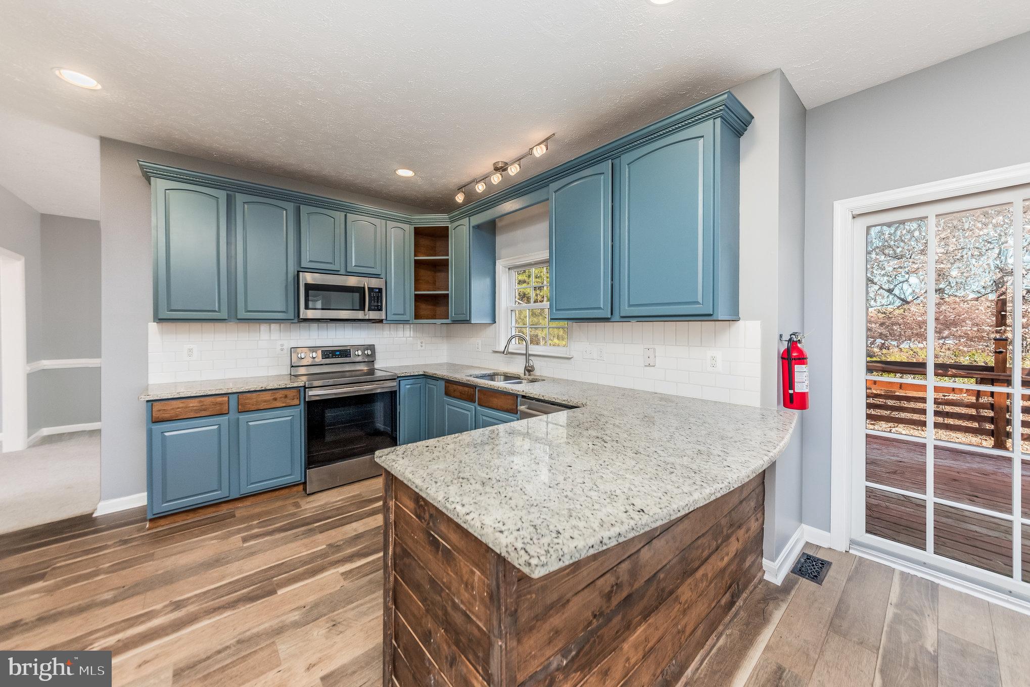 SIX LAKES WEST - Residential