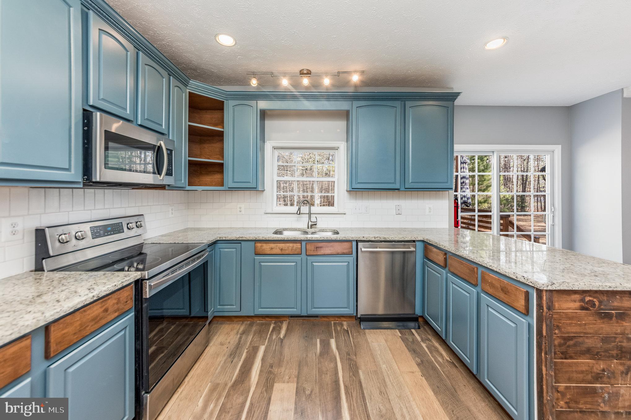 SIX LAKES WEST - Residential