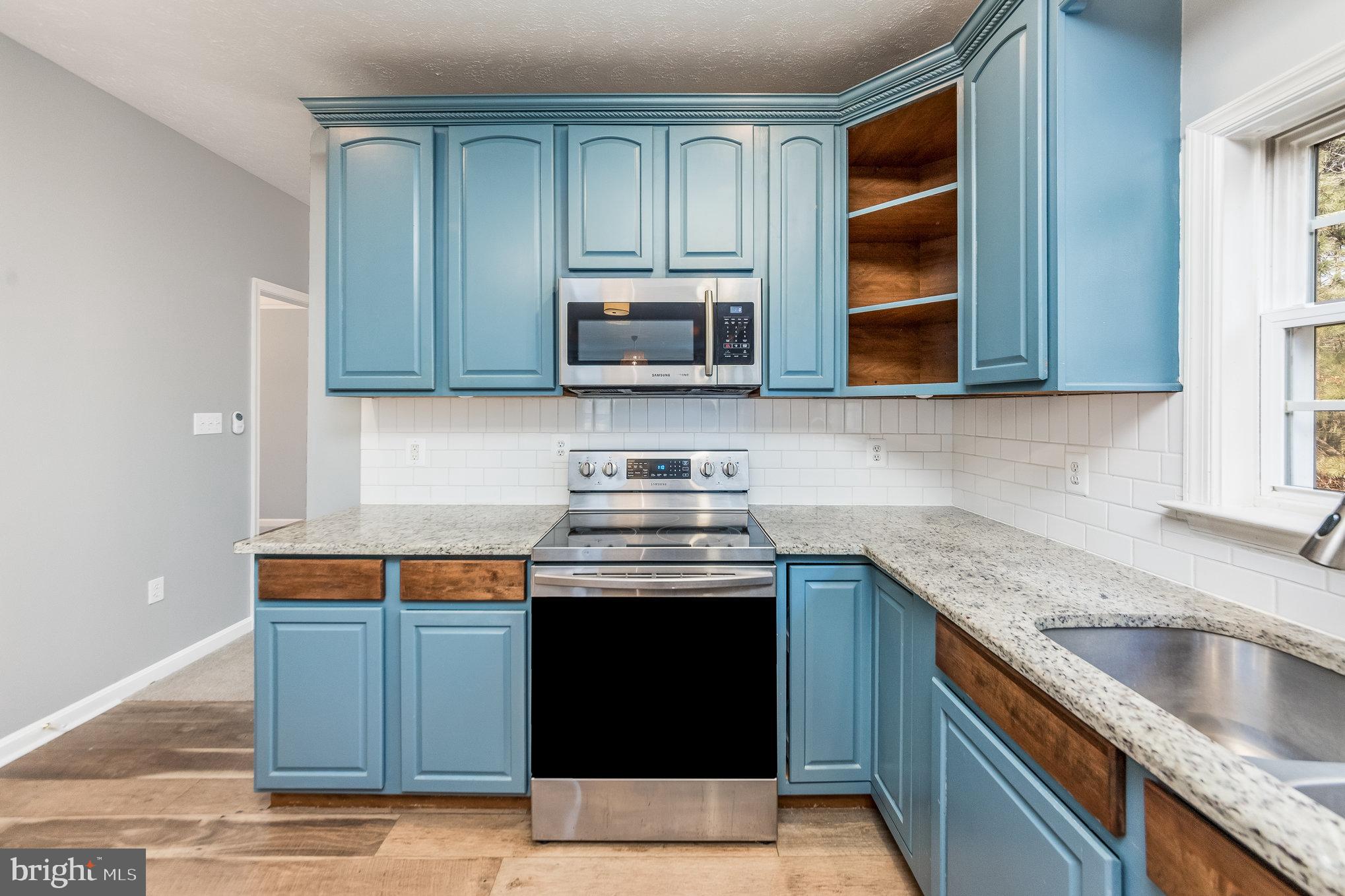 SIX LAKES WEST - Residential