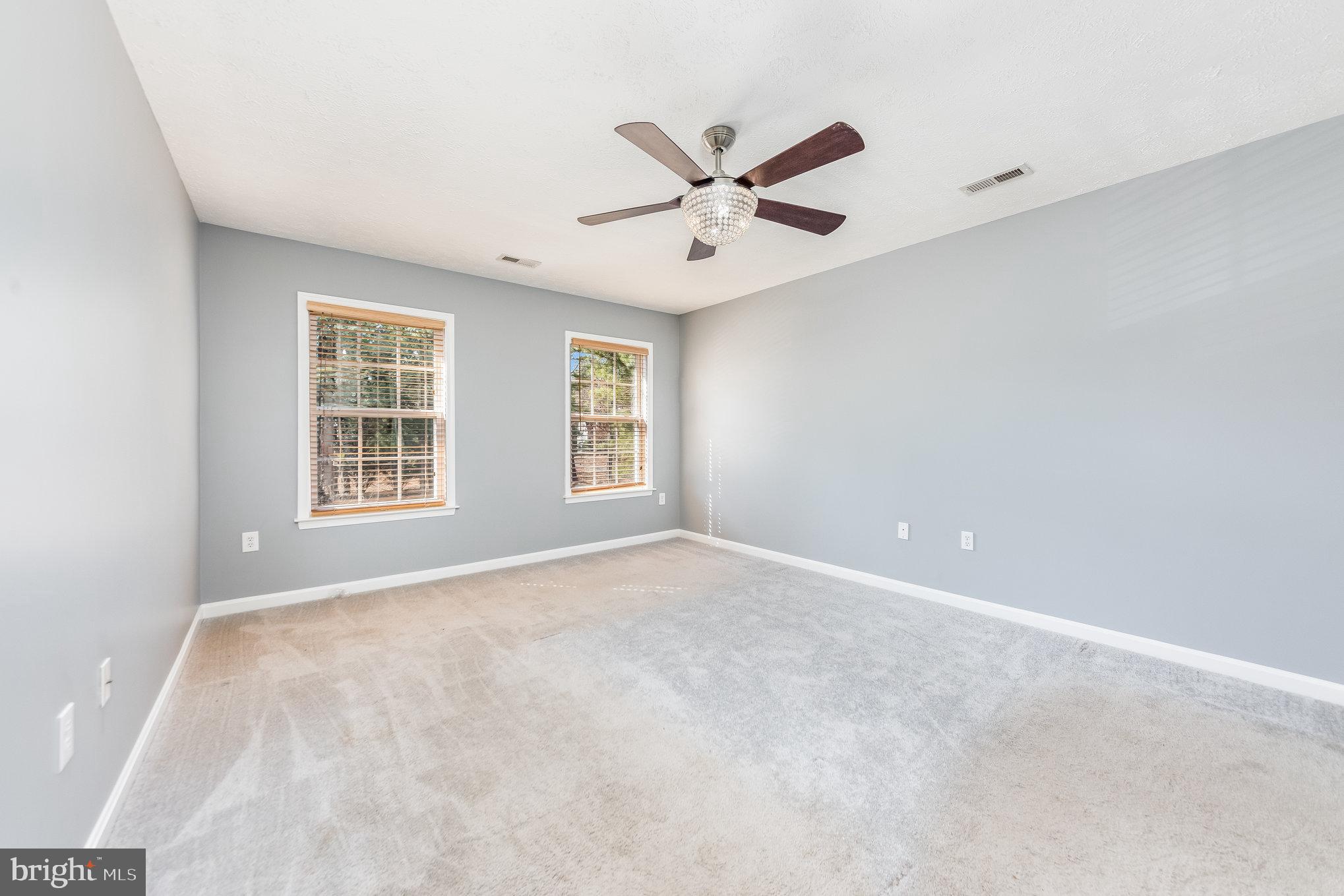 SIX LAKES WEST - Residential