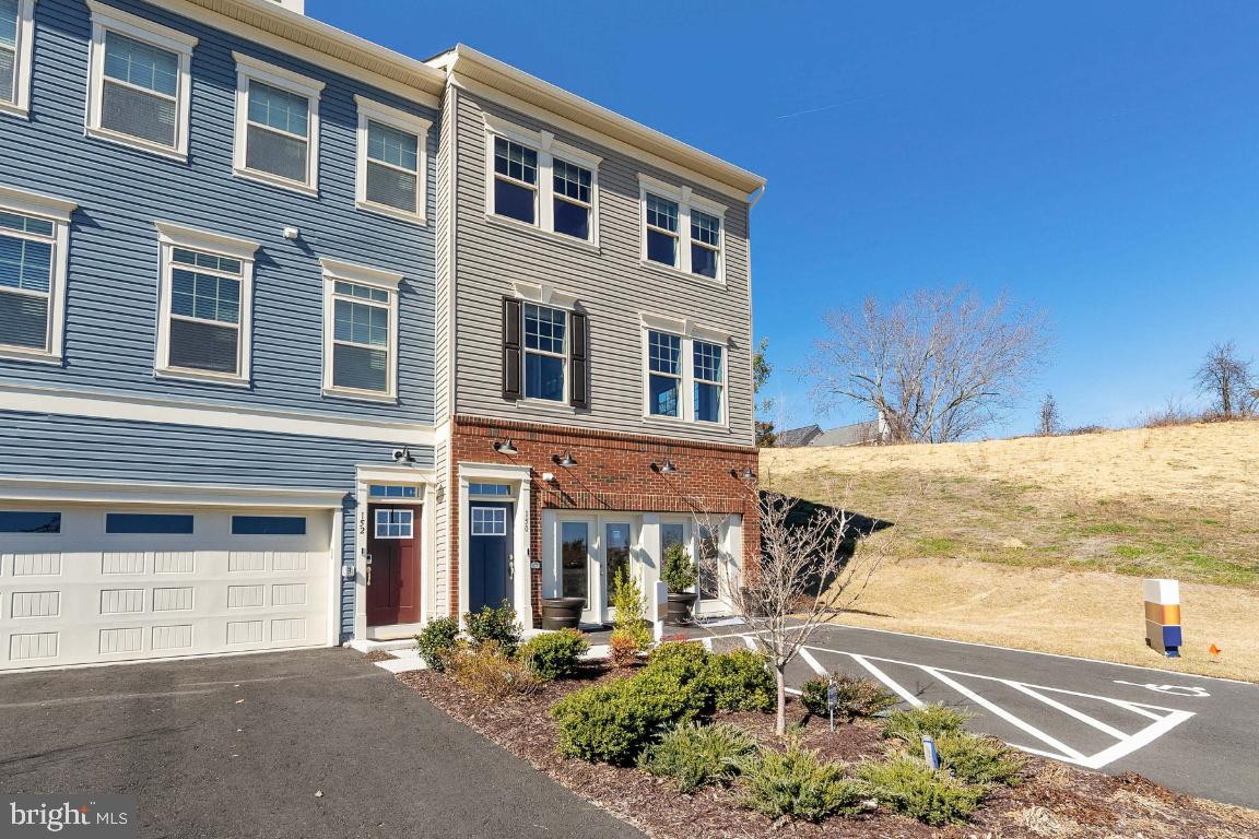 WHITSON WOODS - Residential