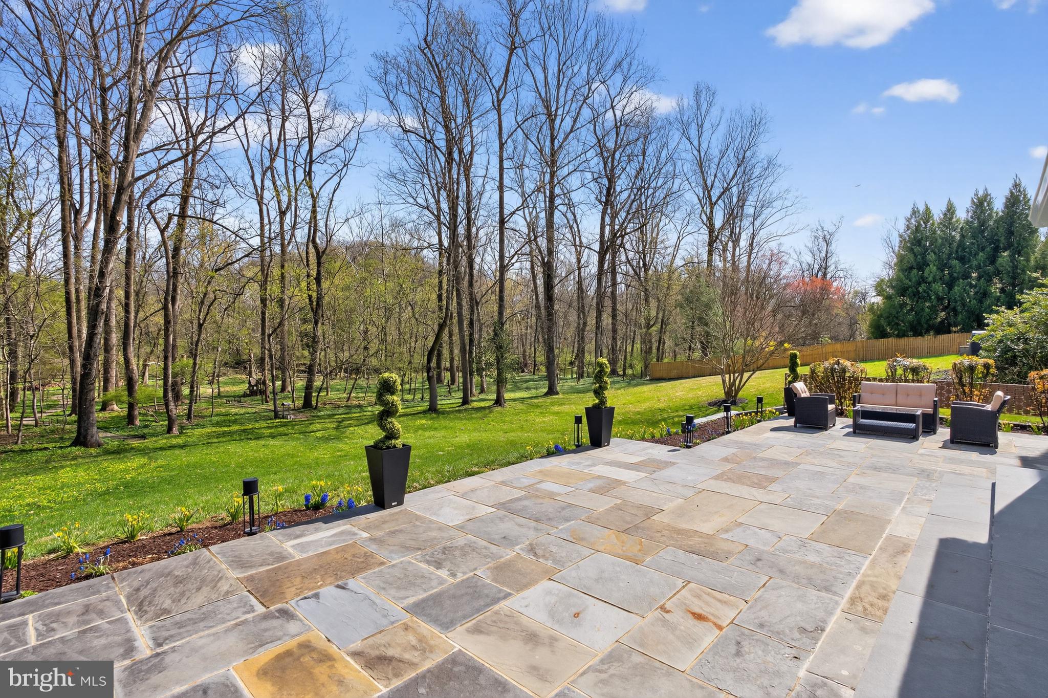 BRADLEY HILLS GROVE - Residential