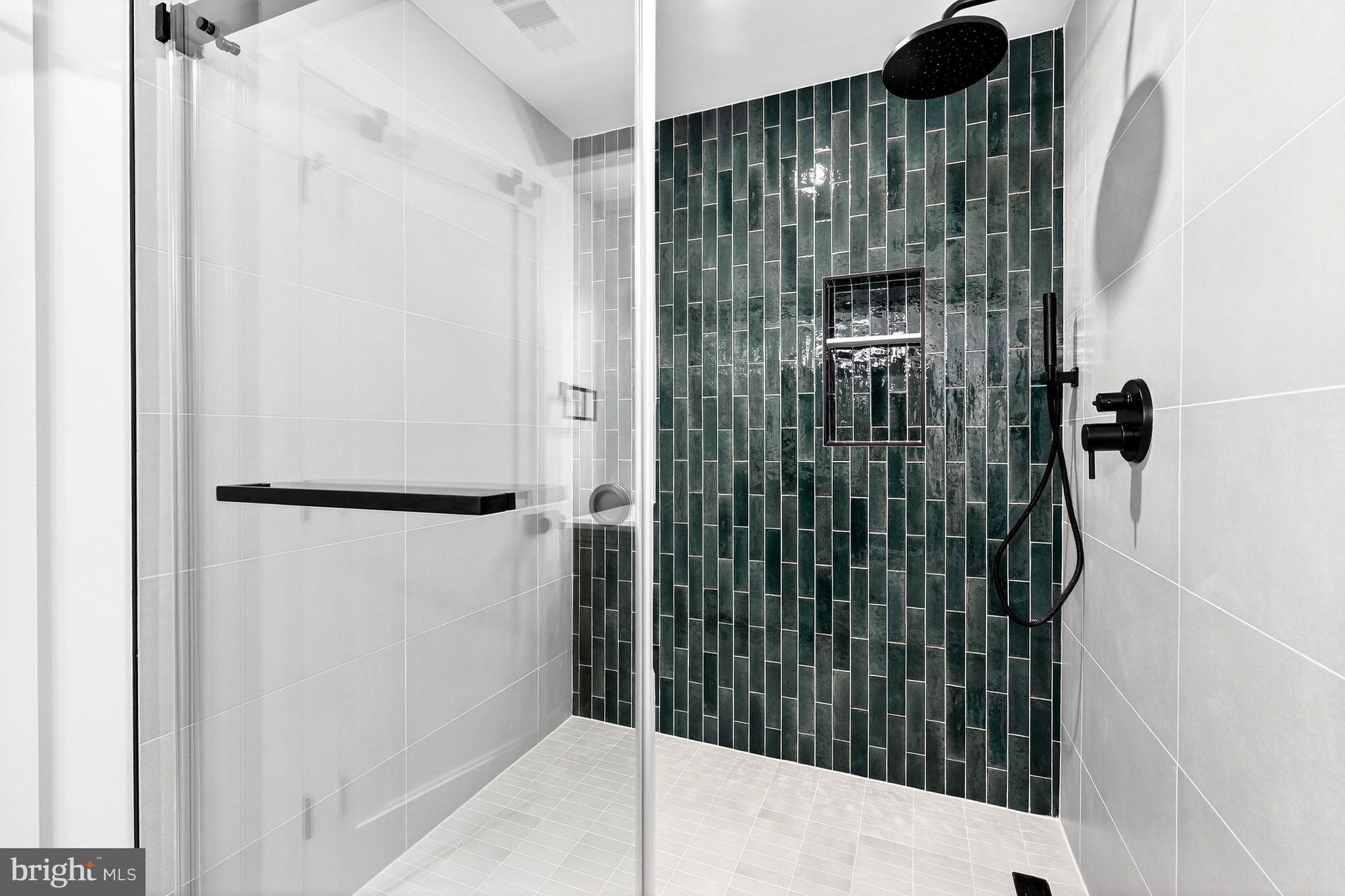 BRADLEY HILLS GROVE - Residential