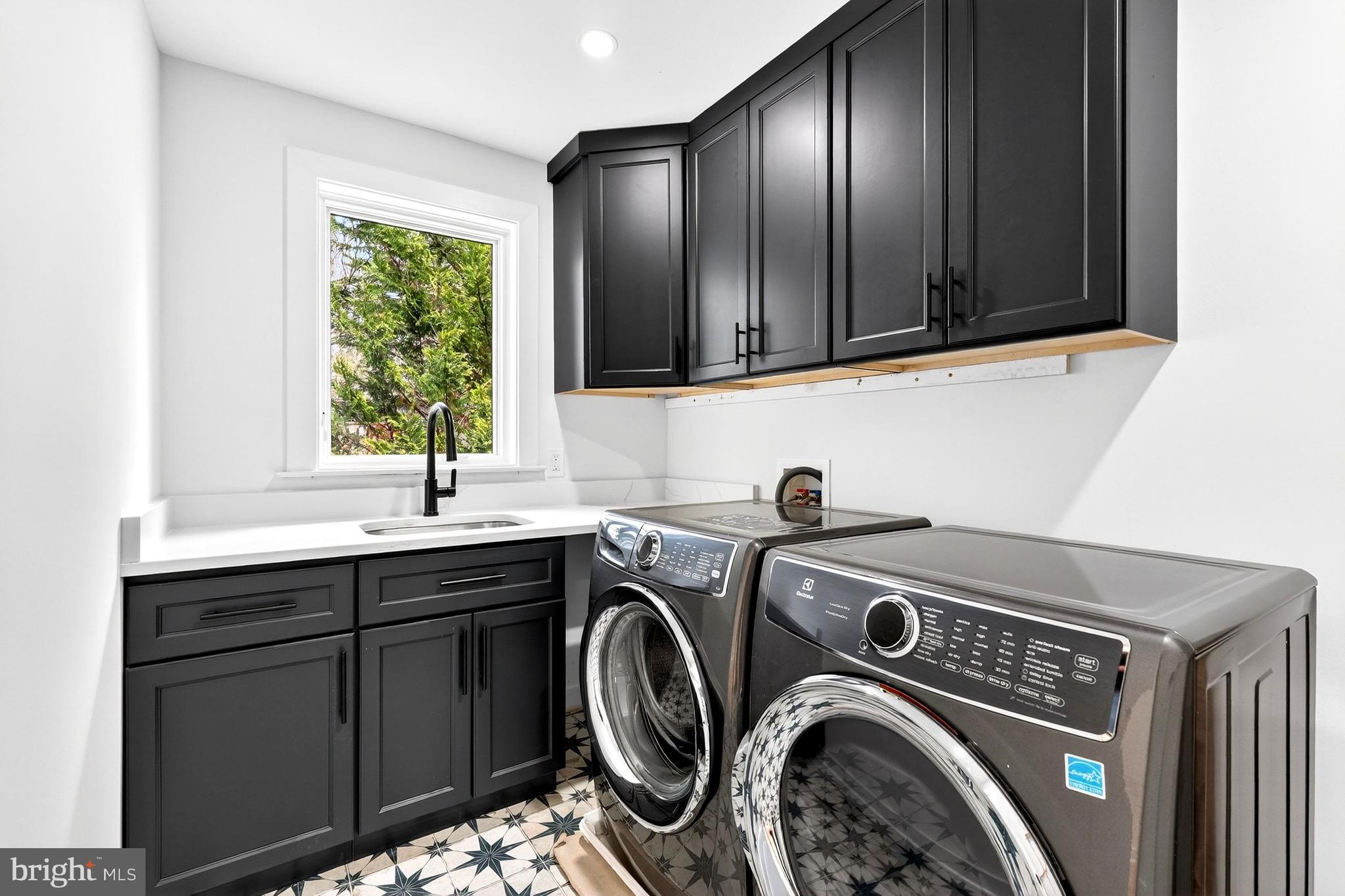 BRADLEY HILLS GROVE - Residential