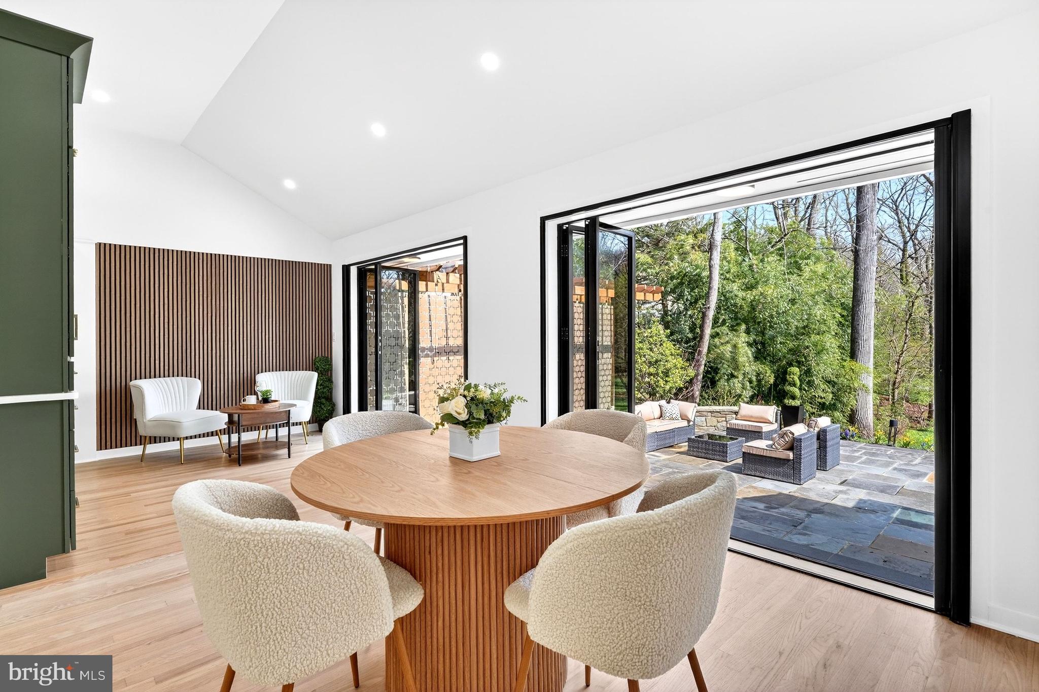 BRADLEY HILLS GROVE - Residential