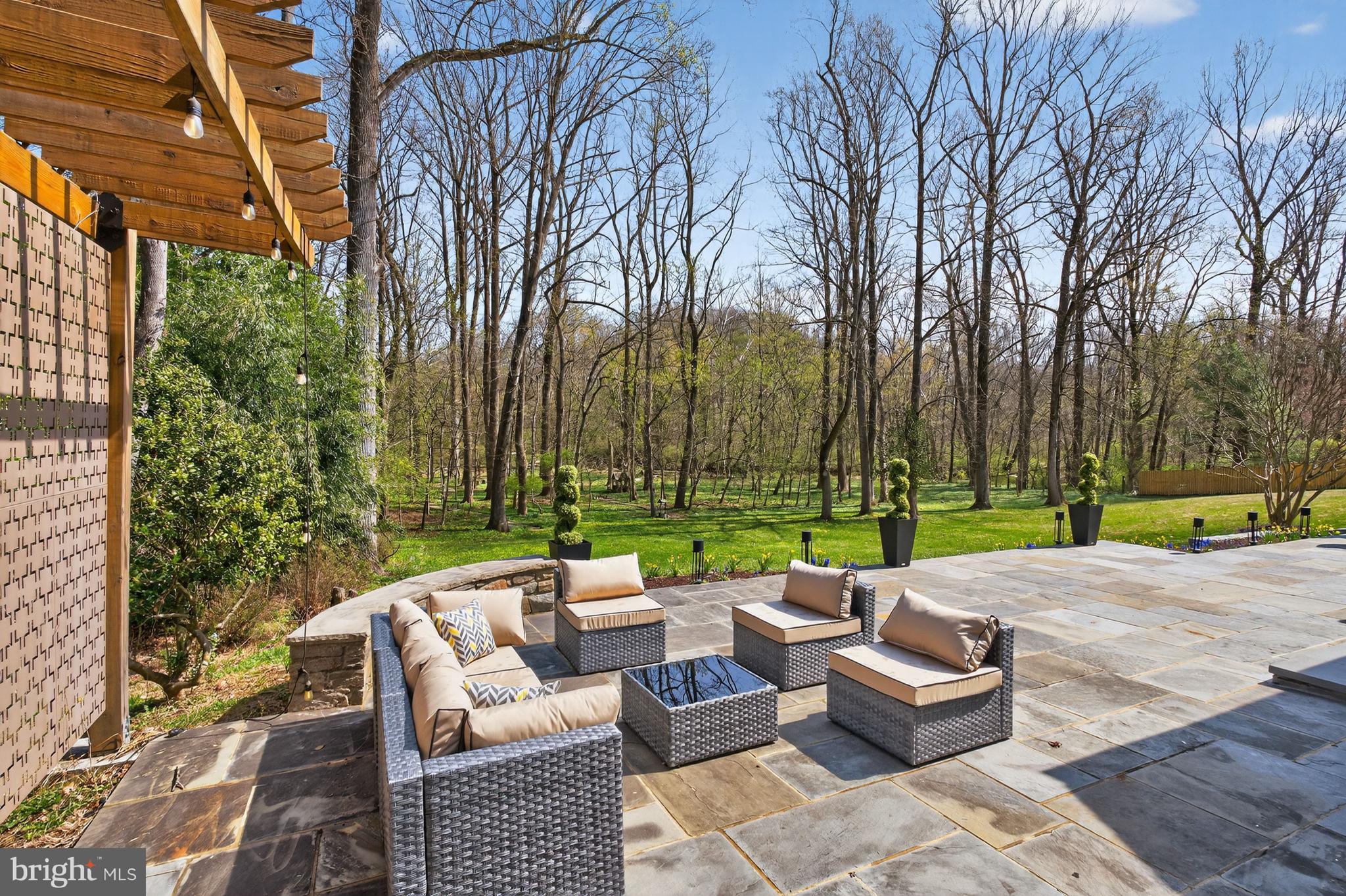 BRADLEY HILLS GROVE - Residential