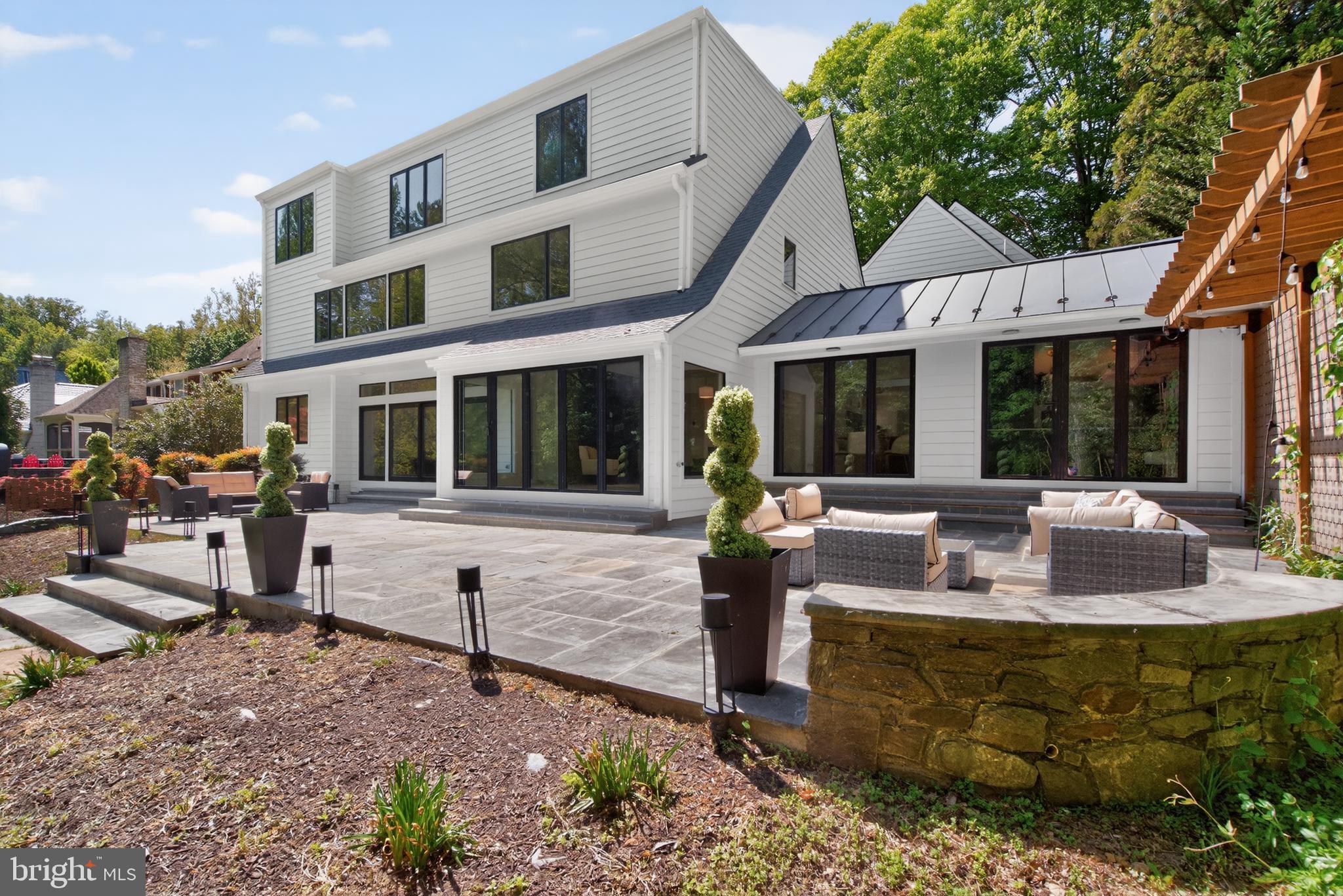 BRADLEY HILLS GROVE - Residential