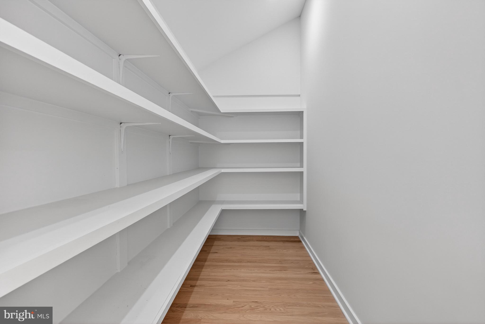 BRADLEY HILLS GROVE - Residential