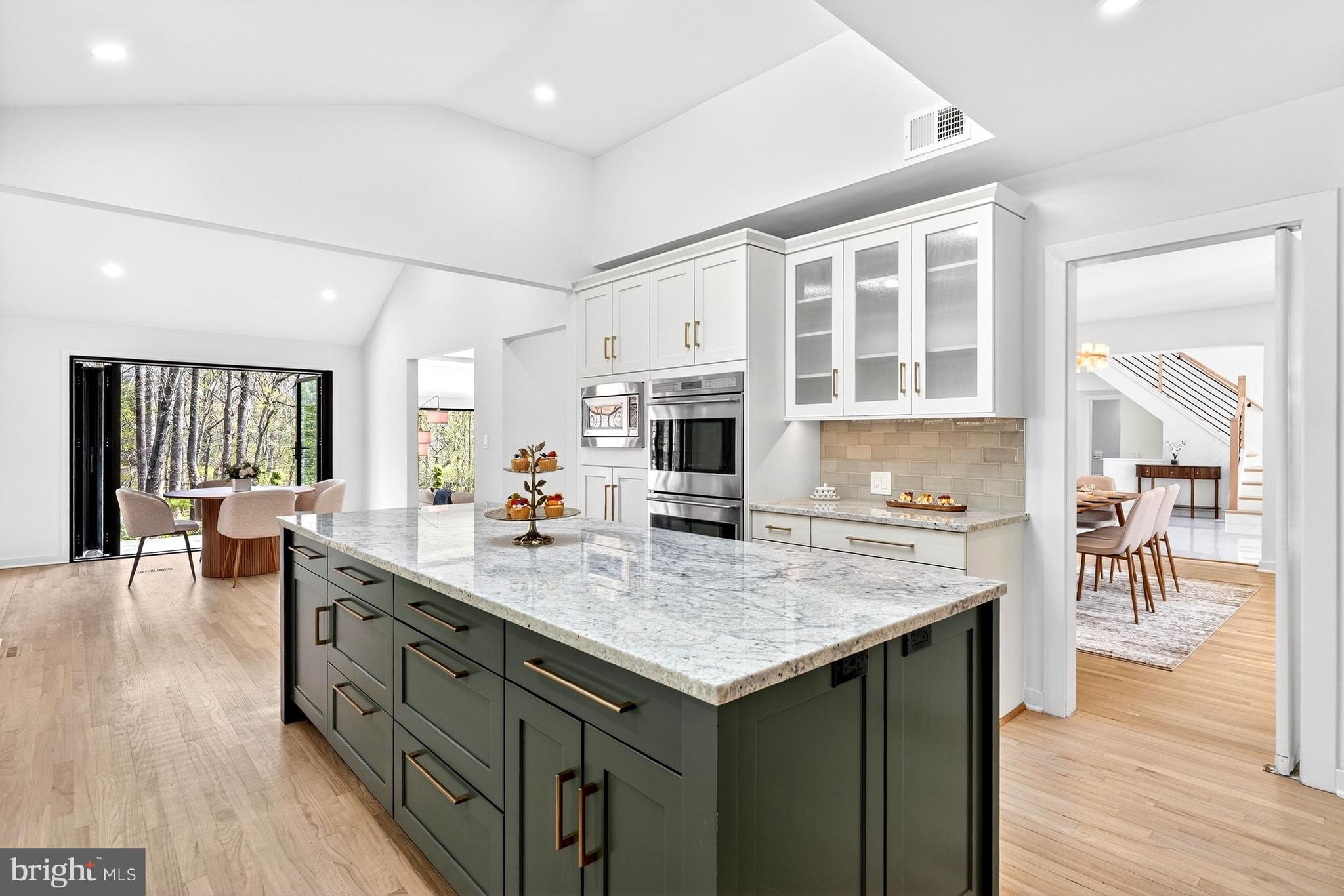 BRADLEY HILLS GROVE - Residential