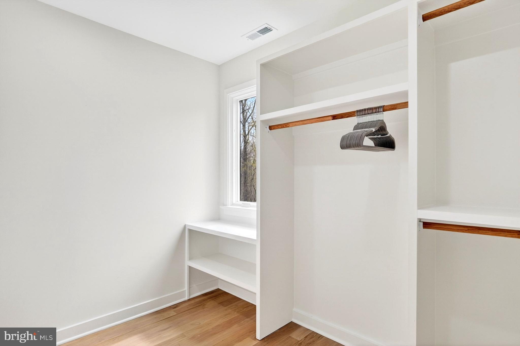 BRADLEY HILLS GROVE - Residential