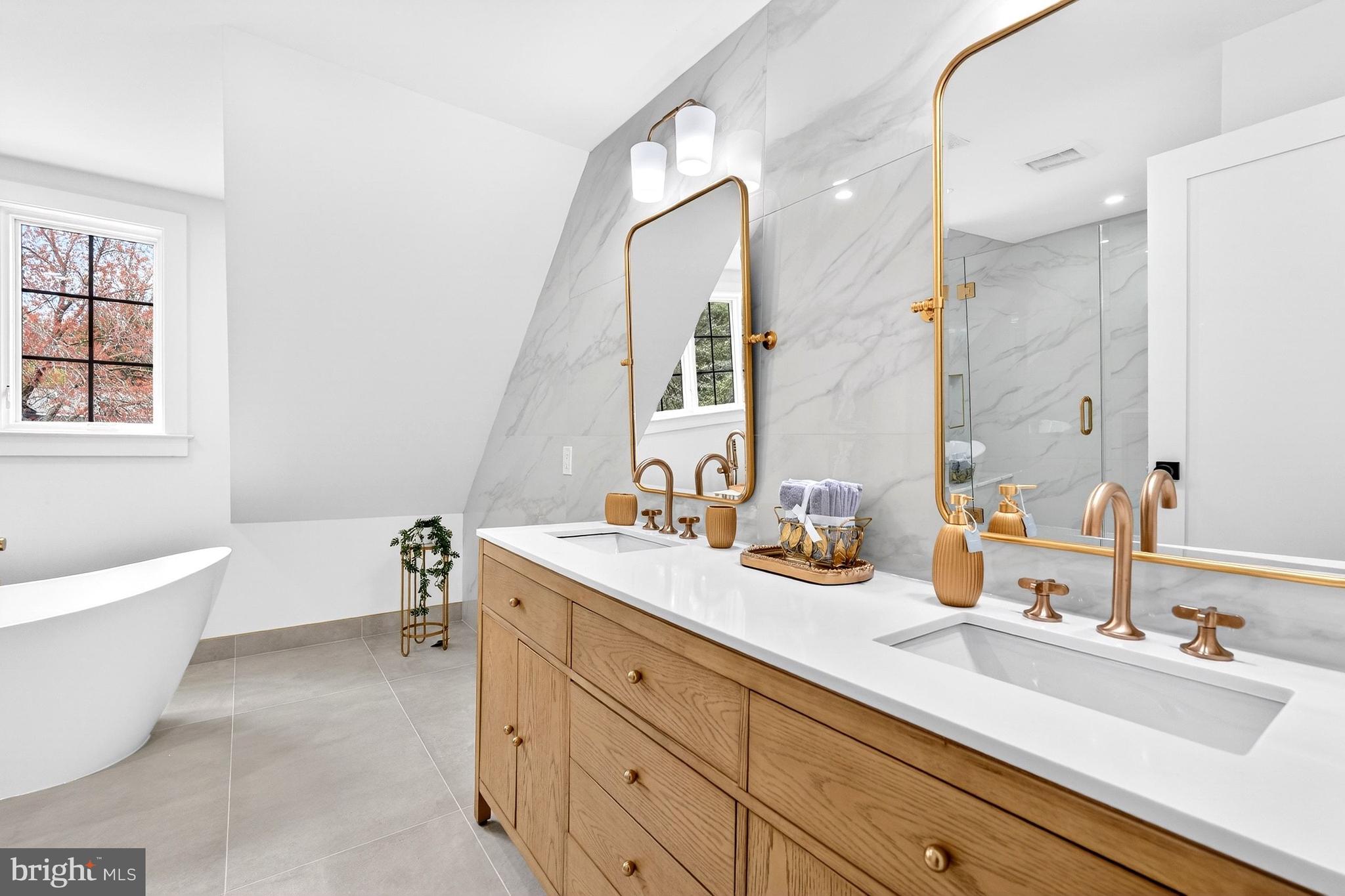 BRADLEY HILLS GROVE - Residential