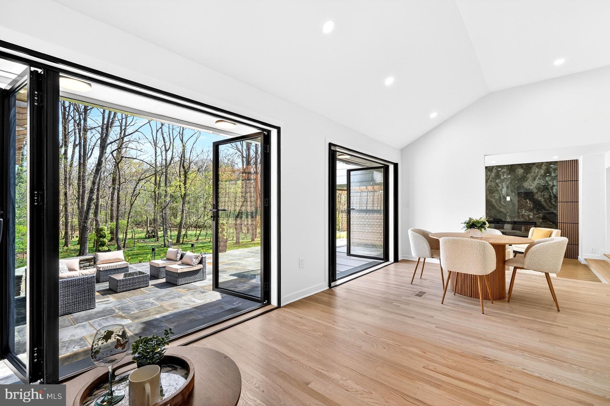 BRADLEY HILLS GROVE - Residential