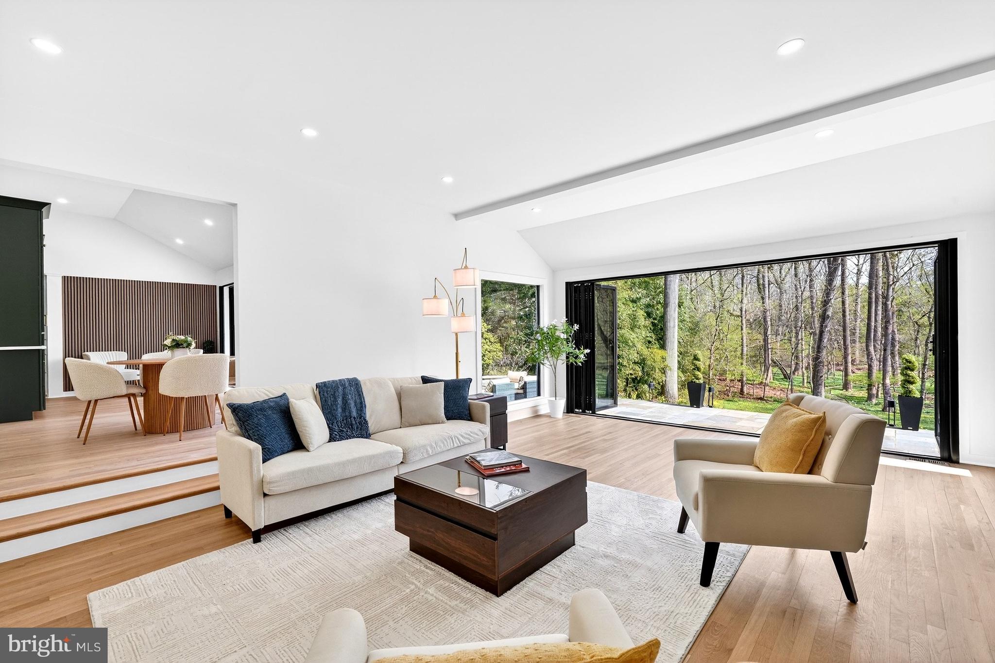 BRADLEY HILLS GROVE - Residential