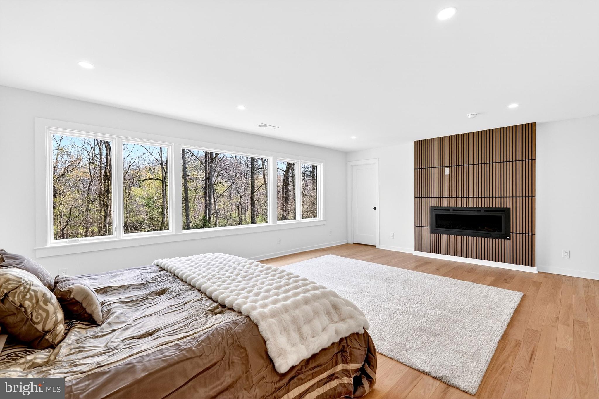 BRADLEY HILLS GROVE - Residential