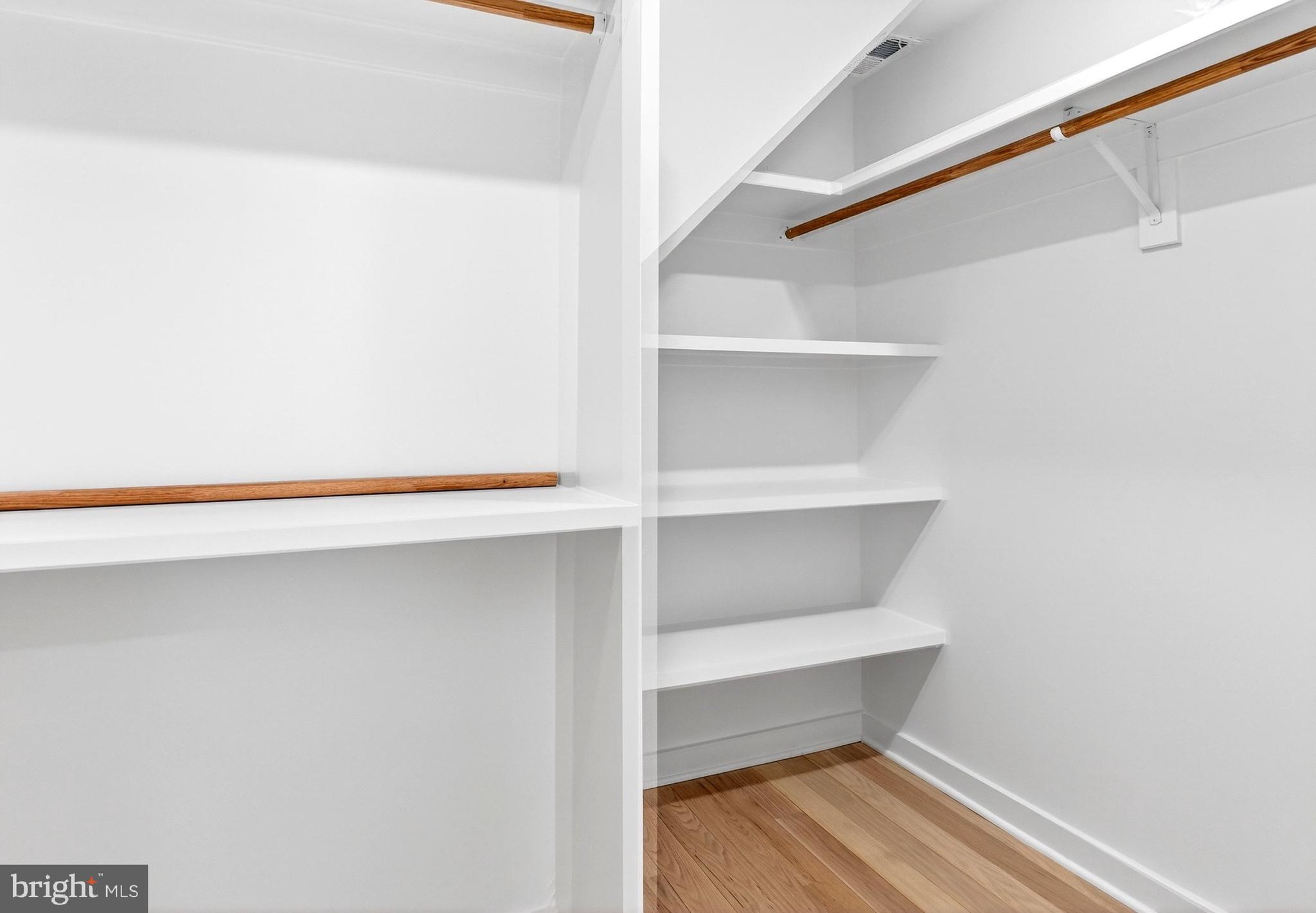 BRADLEY HILLS GROVE - Residential