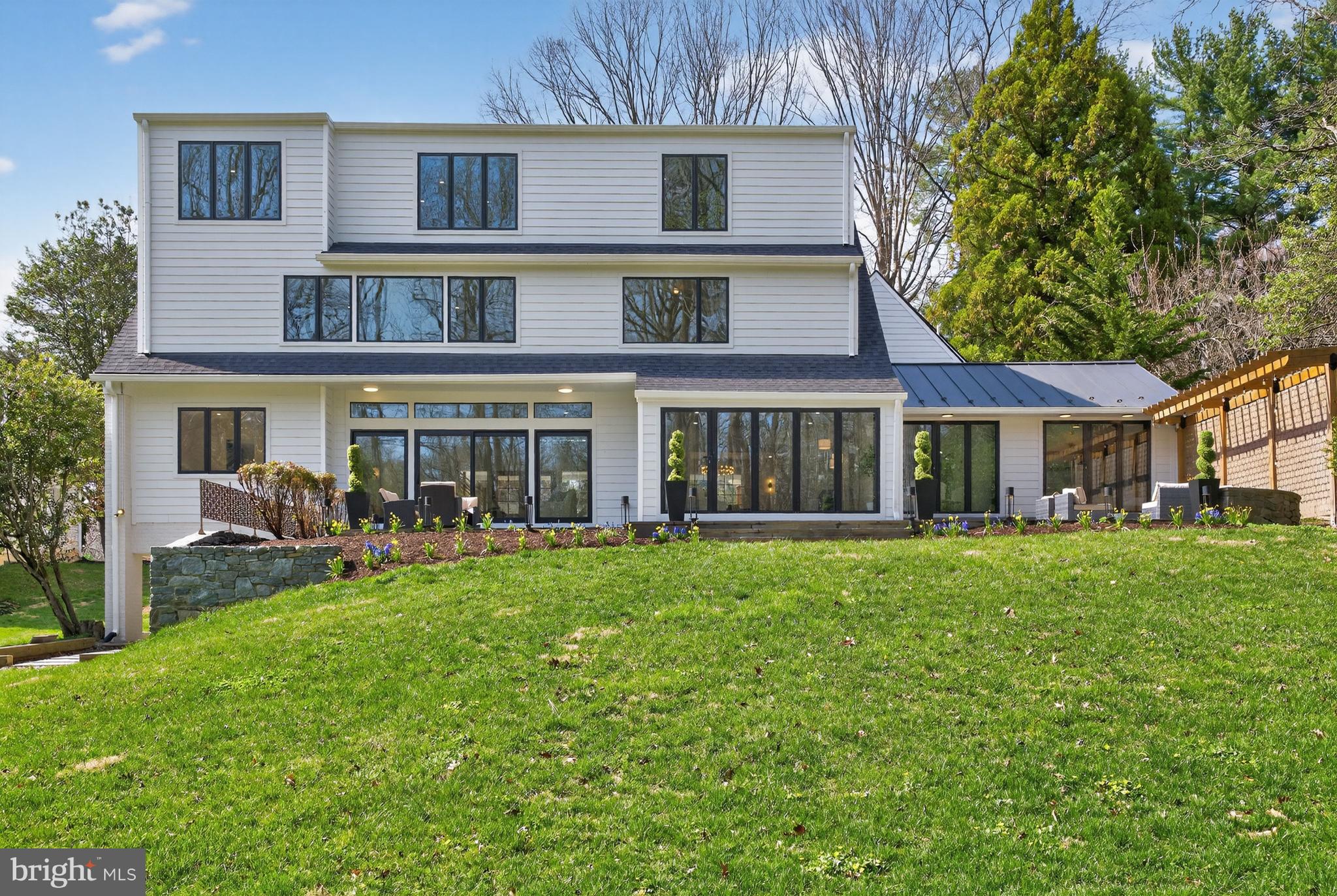 BRADLEY HILLS GROVE - Residential