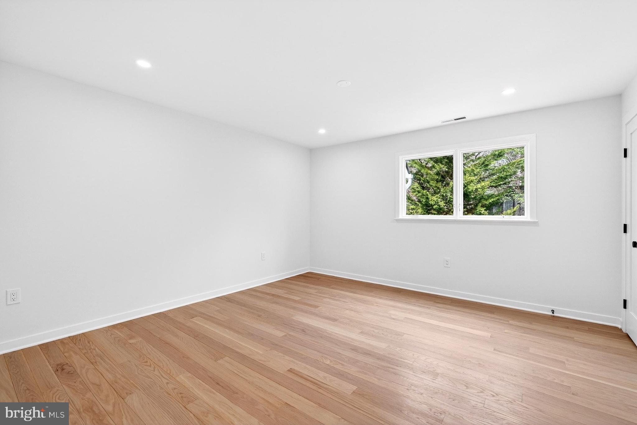 BRADLEY HILLS GROVE - Residential