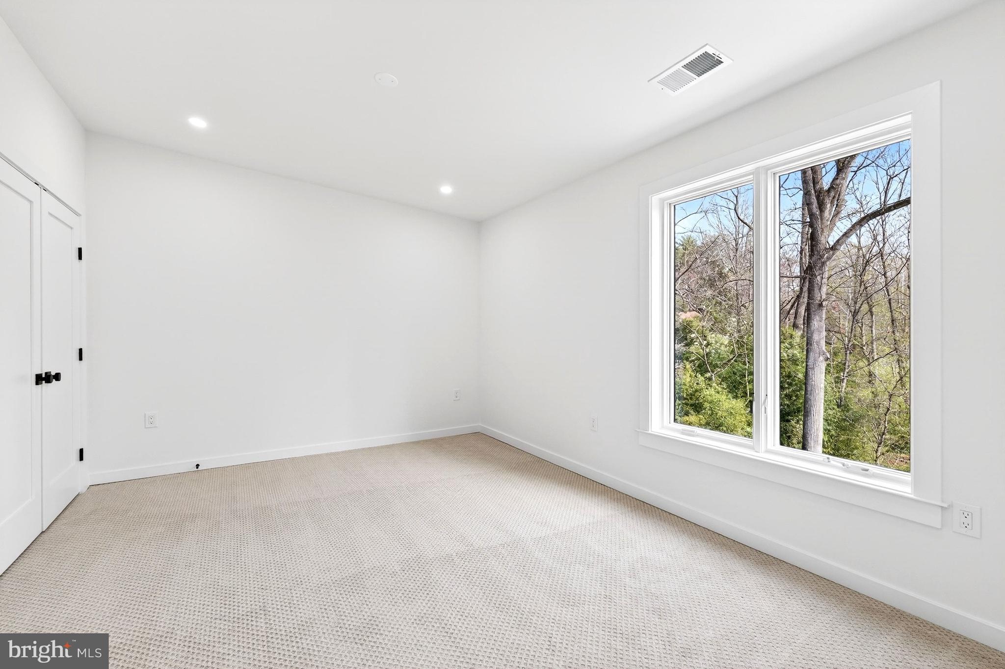 BRADLEY HILLS GROVE - Residential