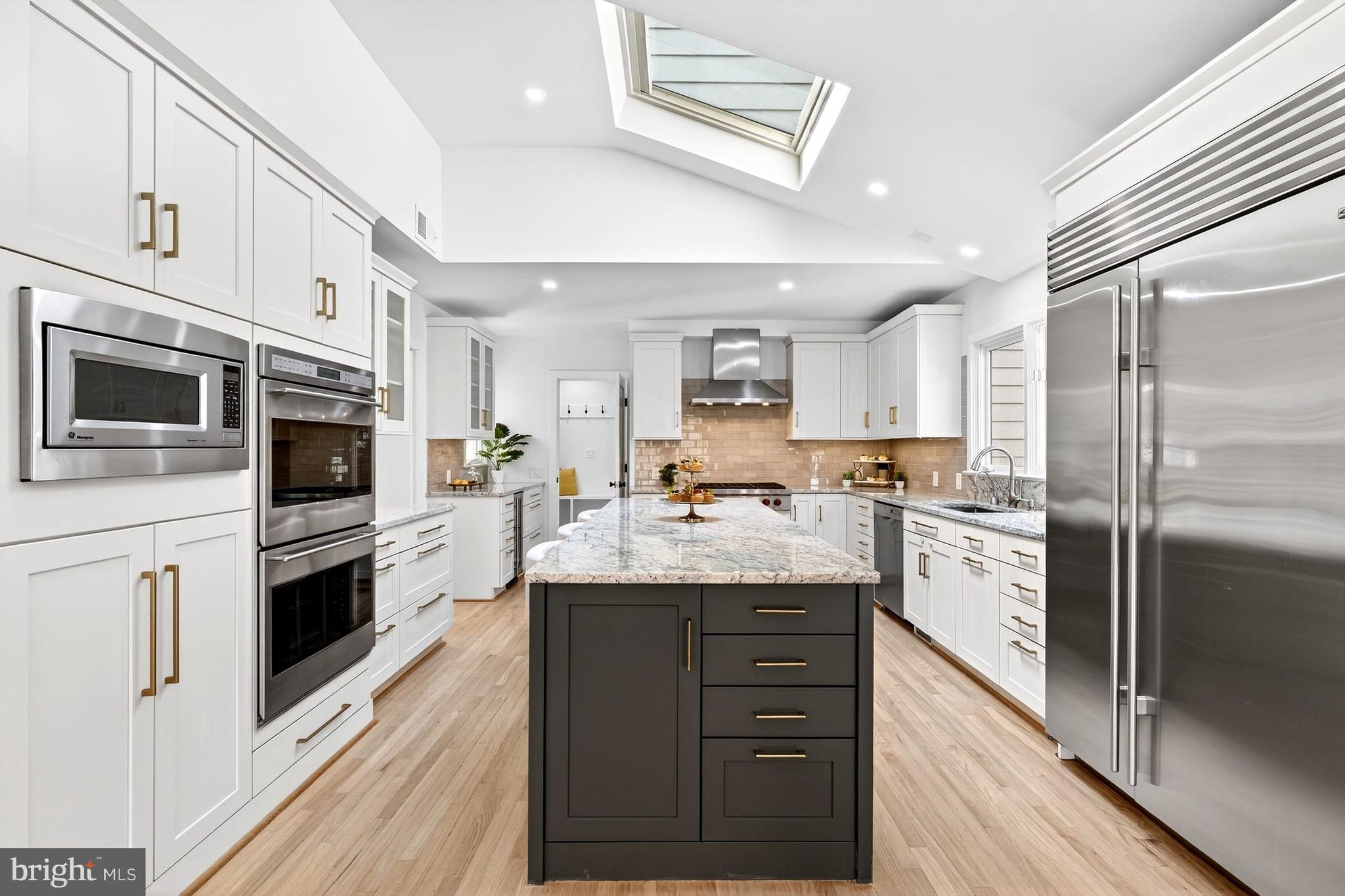 BRADLEY HILLS GROVE - Residential