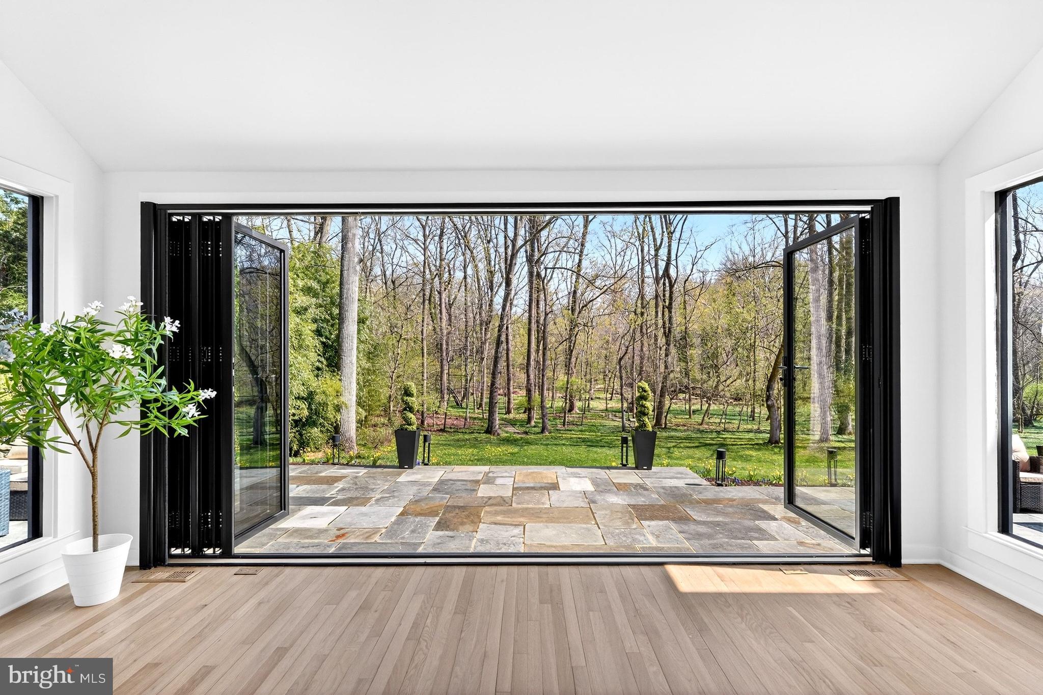 BRADLEY HILLS GROVE - Residential