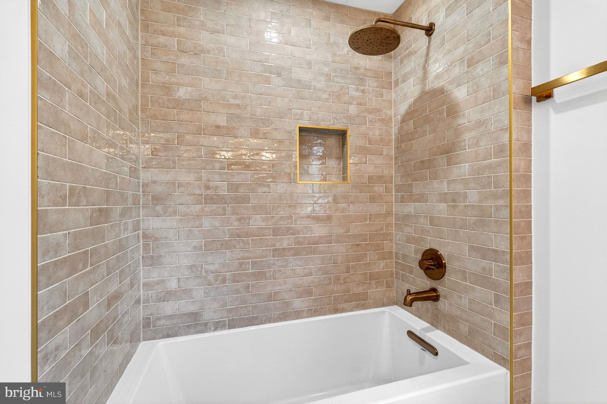 BRADLEY HILLS GROVE - Residential