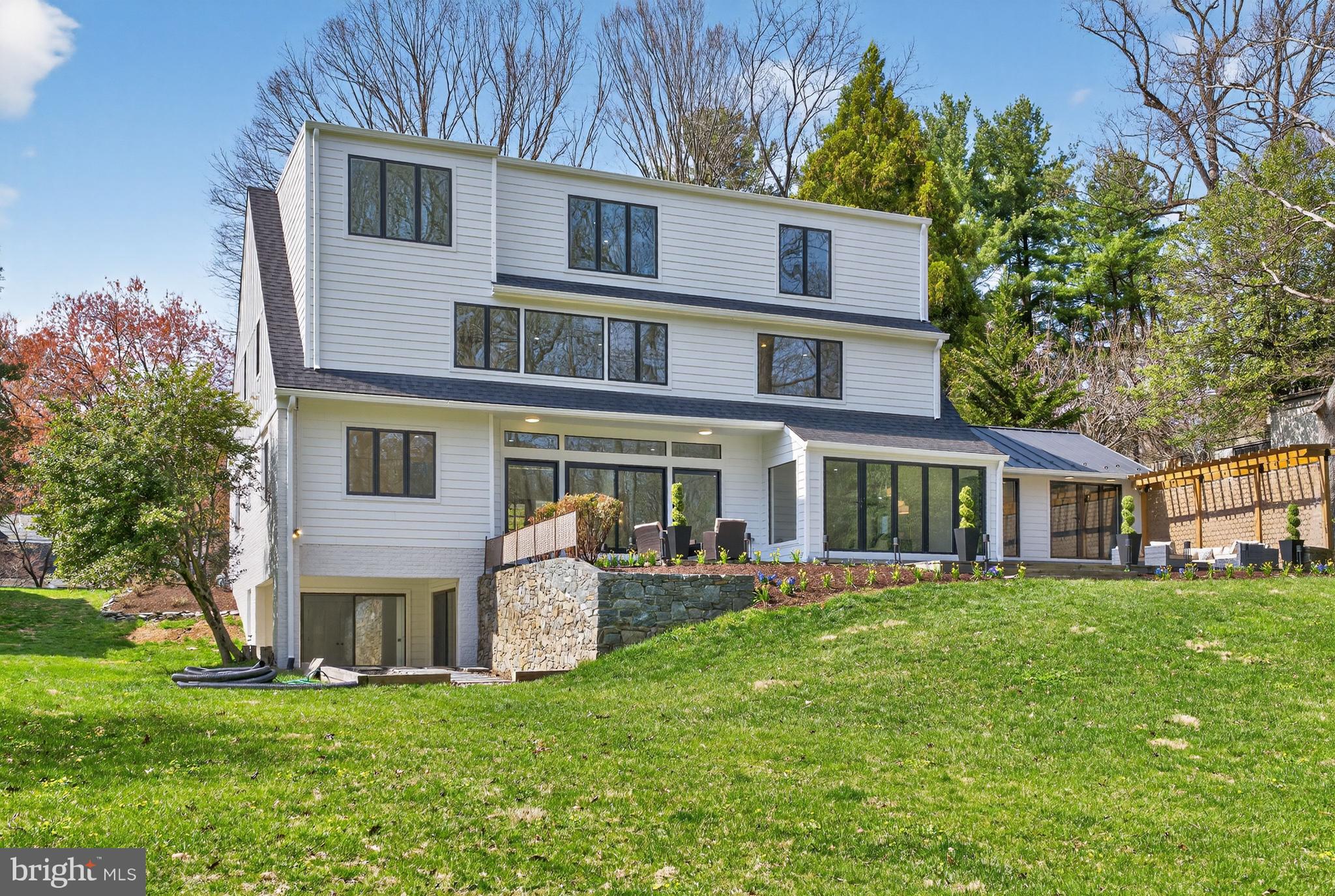 BRADLEY HILLS GROVE - Residential