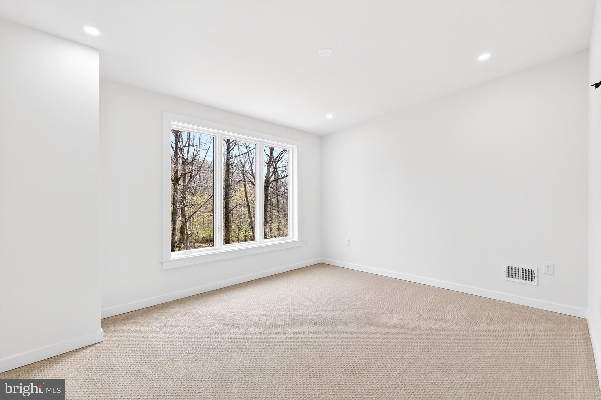 BRADLEY HILLS GROVE - Residential