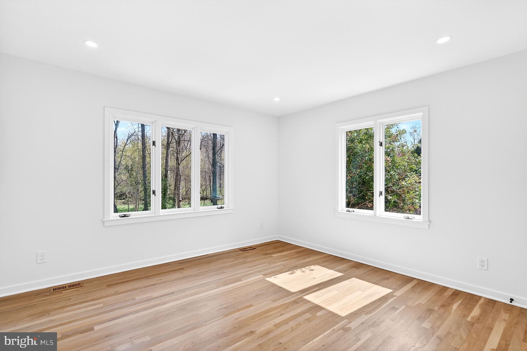 BRADLEY HILLS GROVE - Residential