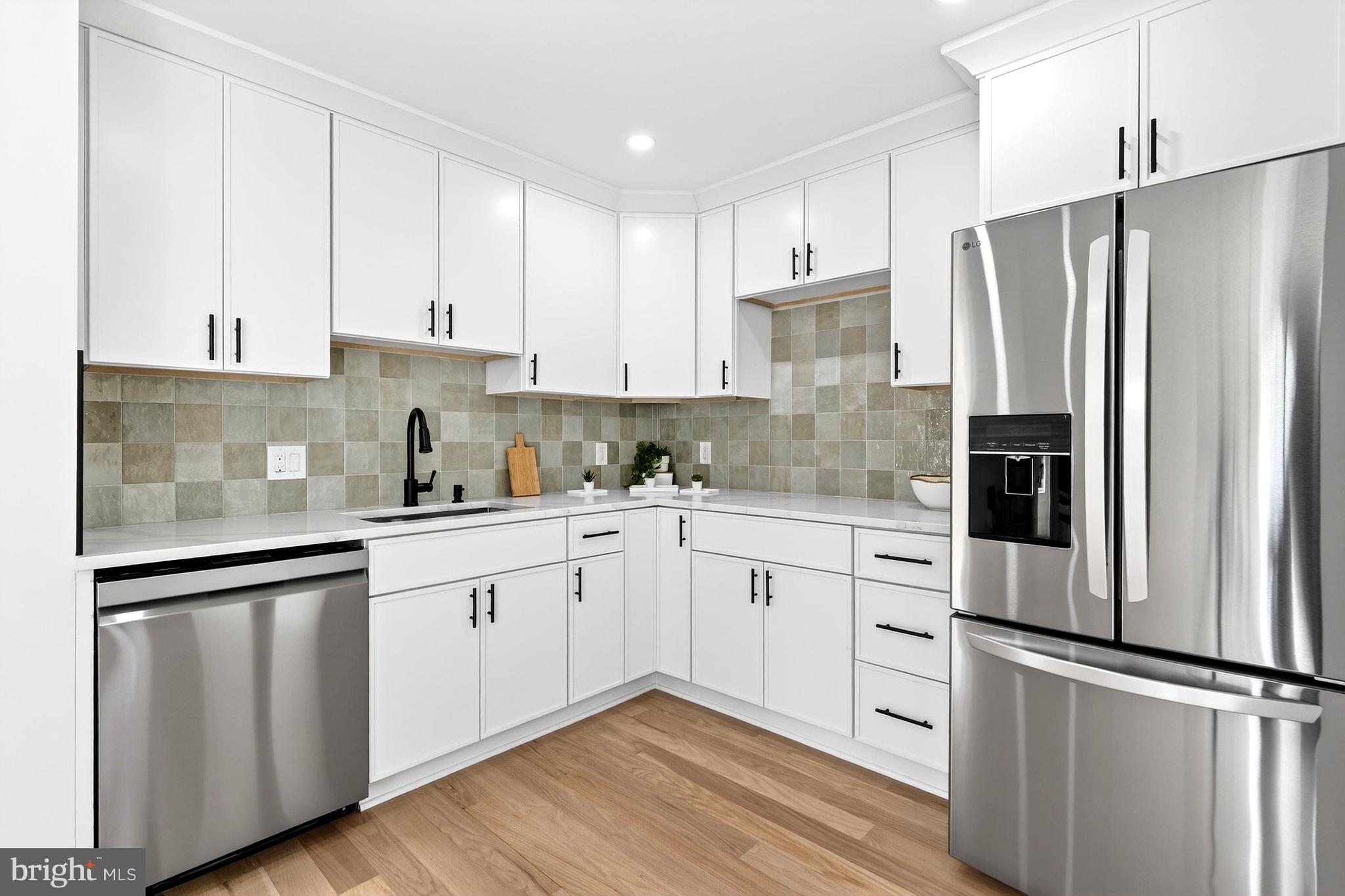 BRADLEY HILLS GROVE - Residential